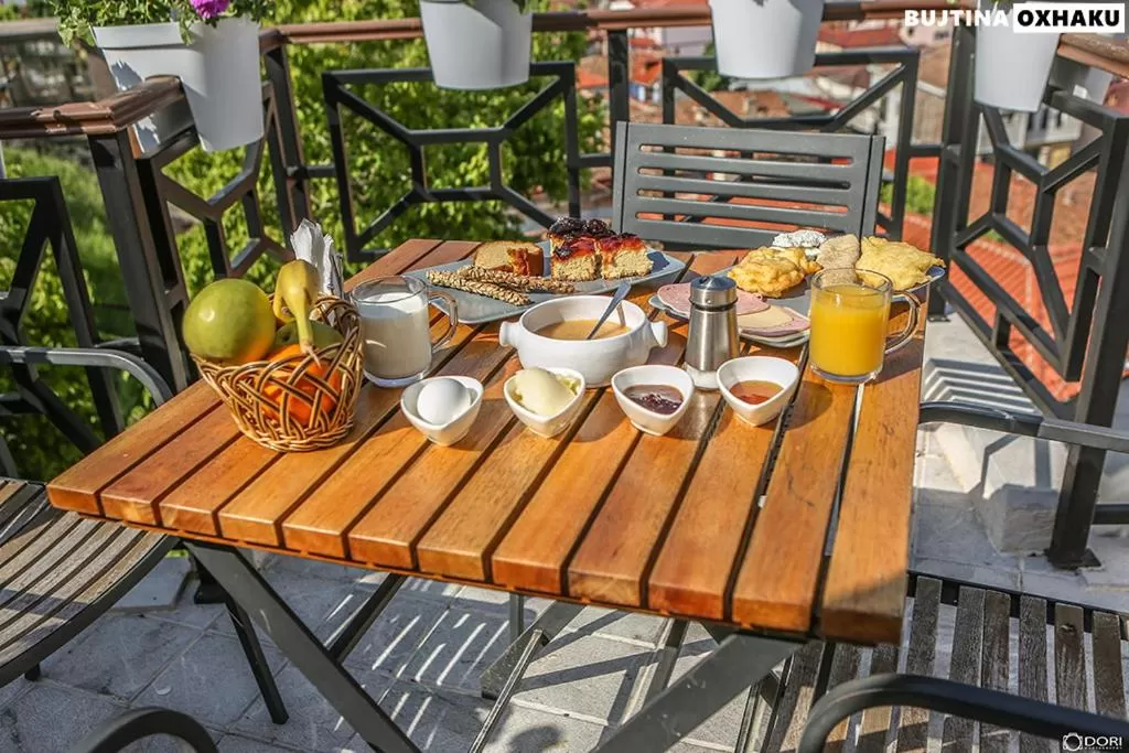 Food and drinks in Bujtina Oxhaku