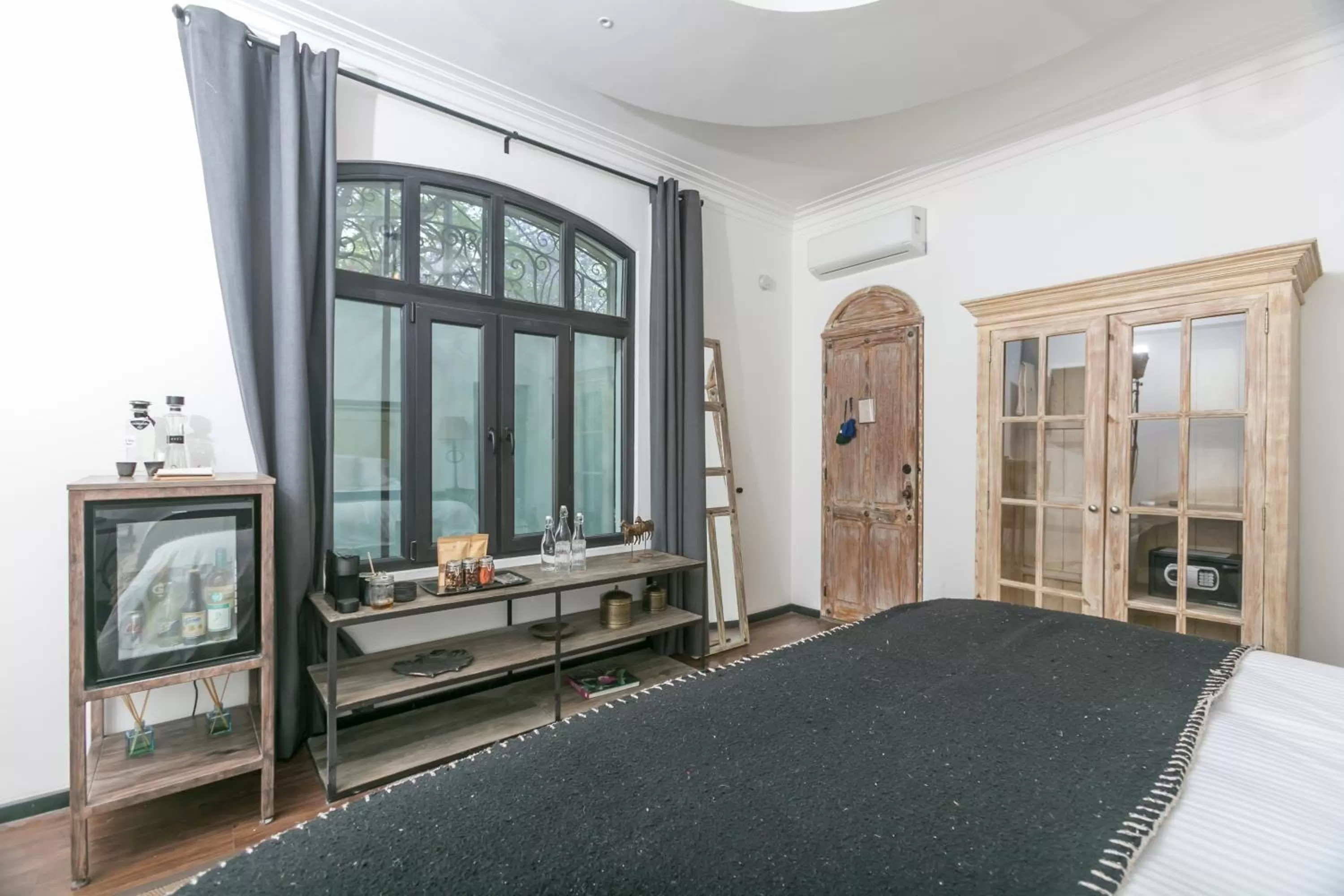 Photo of the whole room, Bed in Orchid House Mexico City