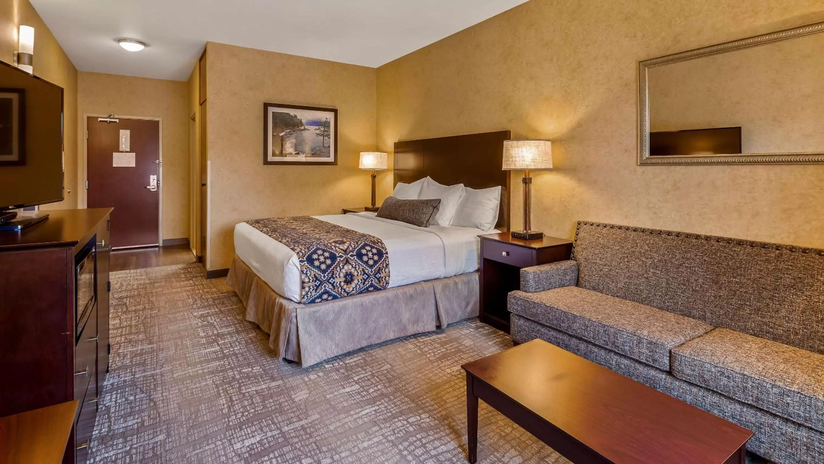 King Suite with Bath Tub and Sofa - Disability/Non-Smoking in Best Western Plus Ponderay Mountain Lodge Sandpoint