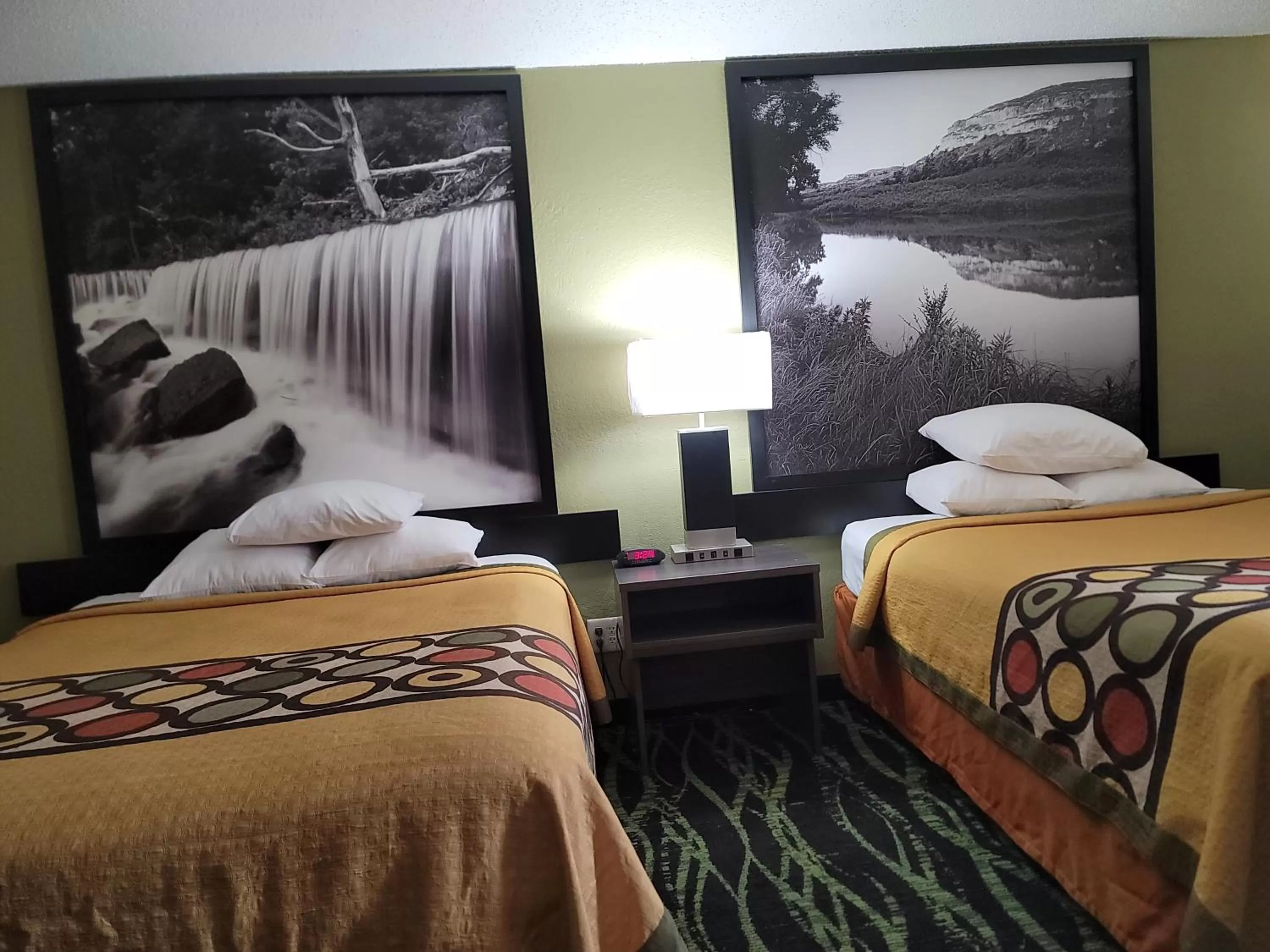 Bedroom, Bed in Red Lion Inn and Suites Liberty