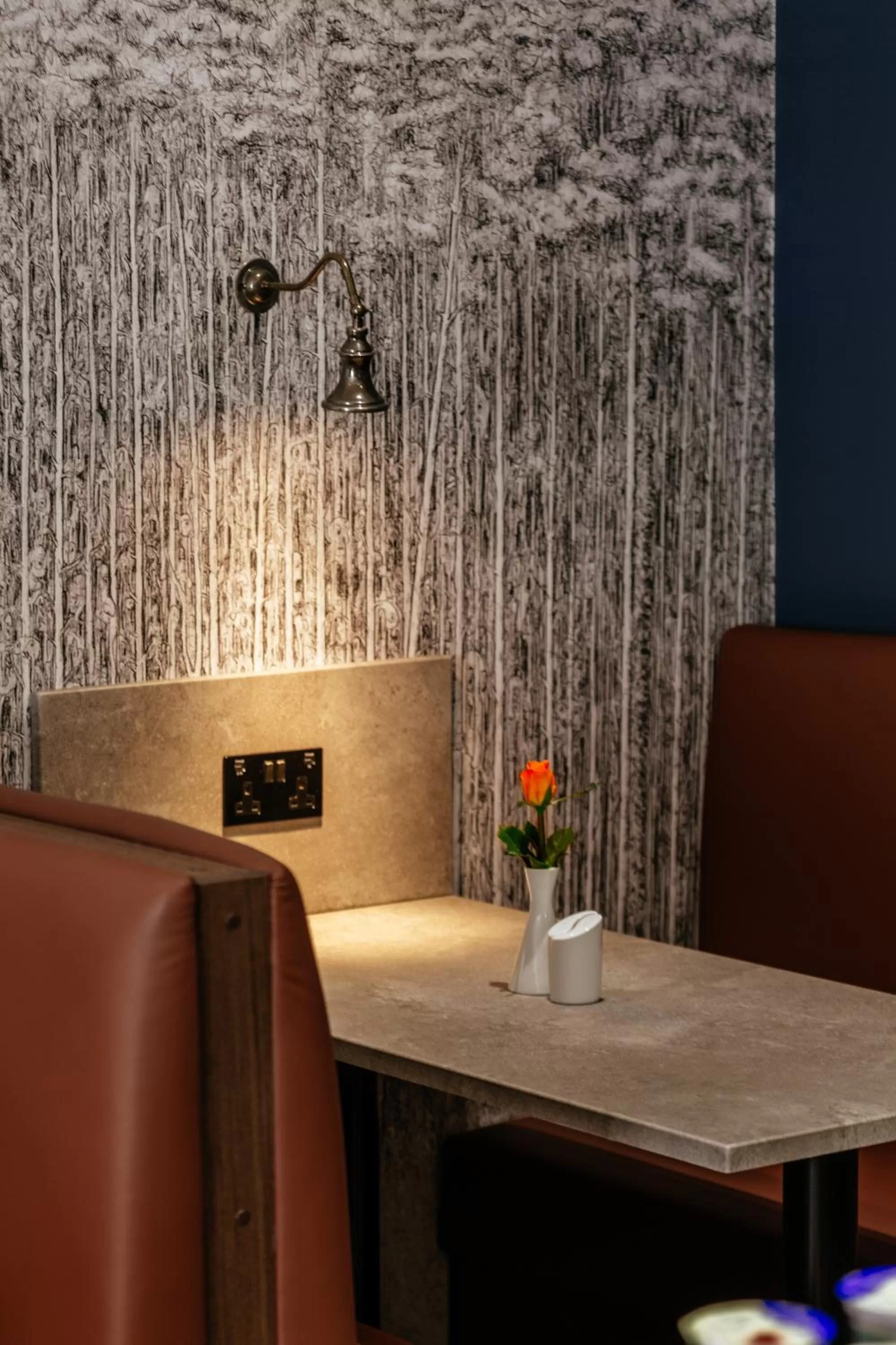 Lounge or bar in Oliver Plaza Hotel