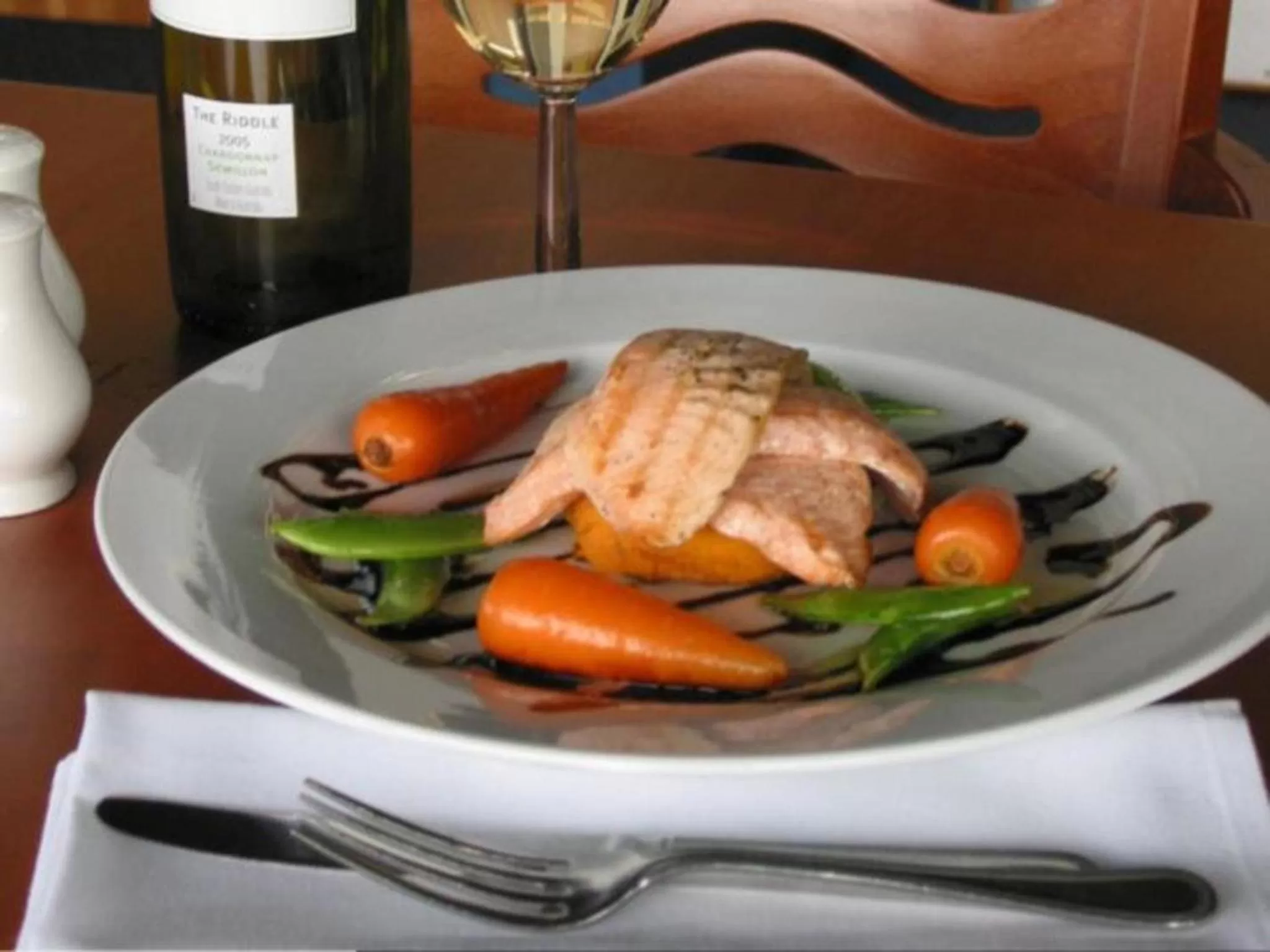 Restaurant/places to eat in Heights Hotel