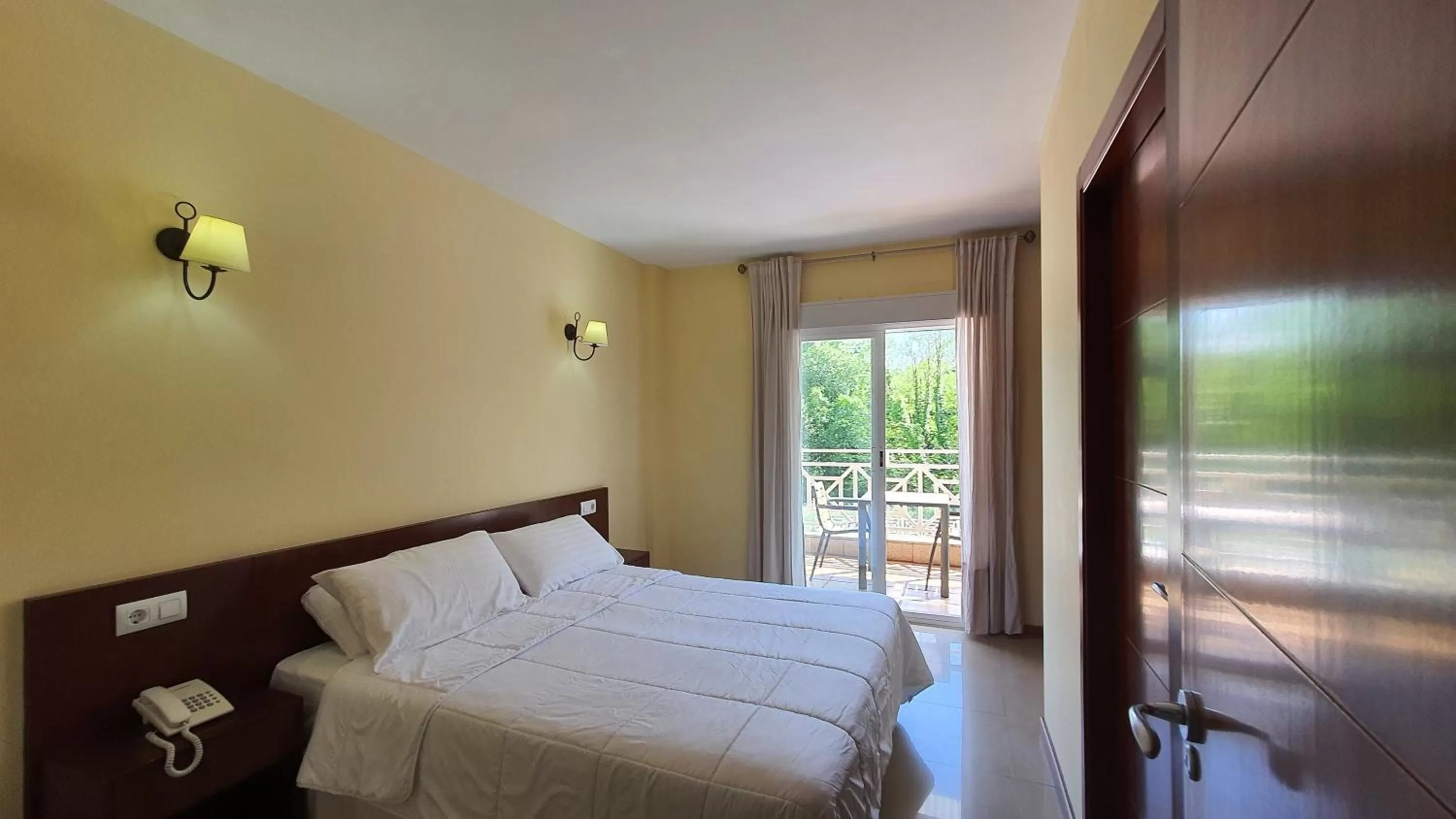 Bed in Sun Galicia Hotel y Apartamentos