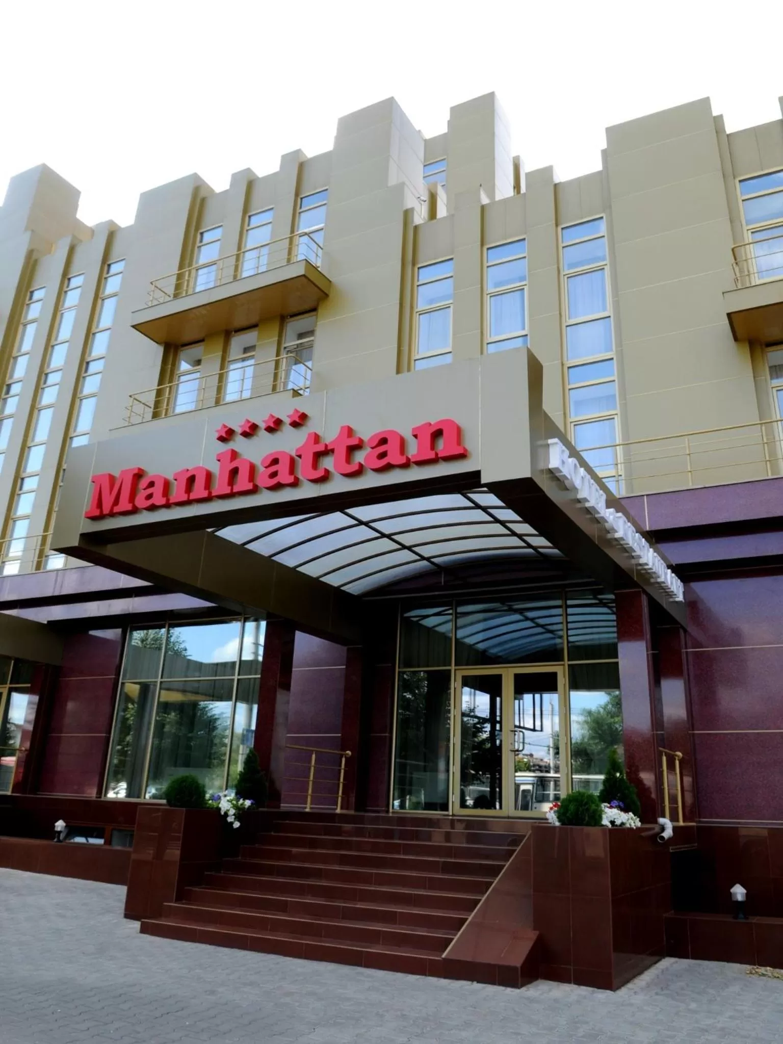 Property building in Manhattan Hotel & Restaurant