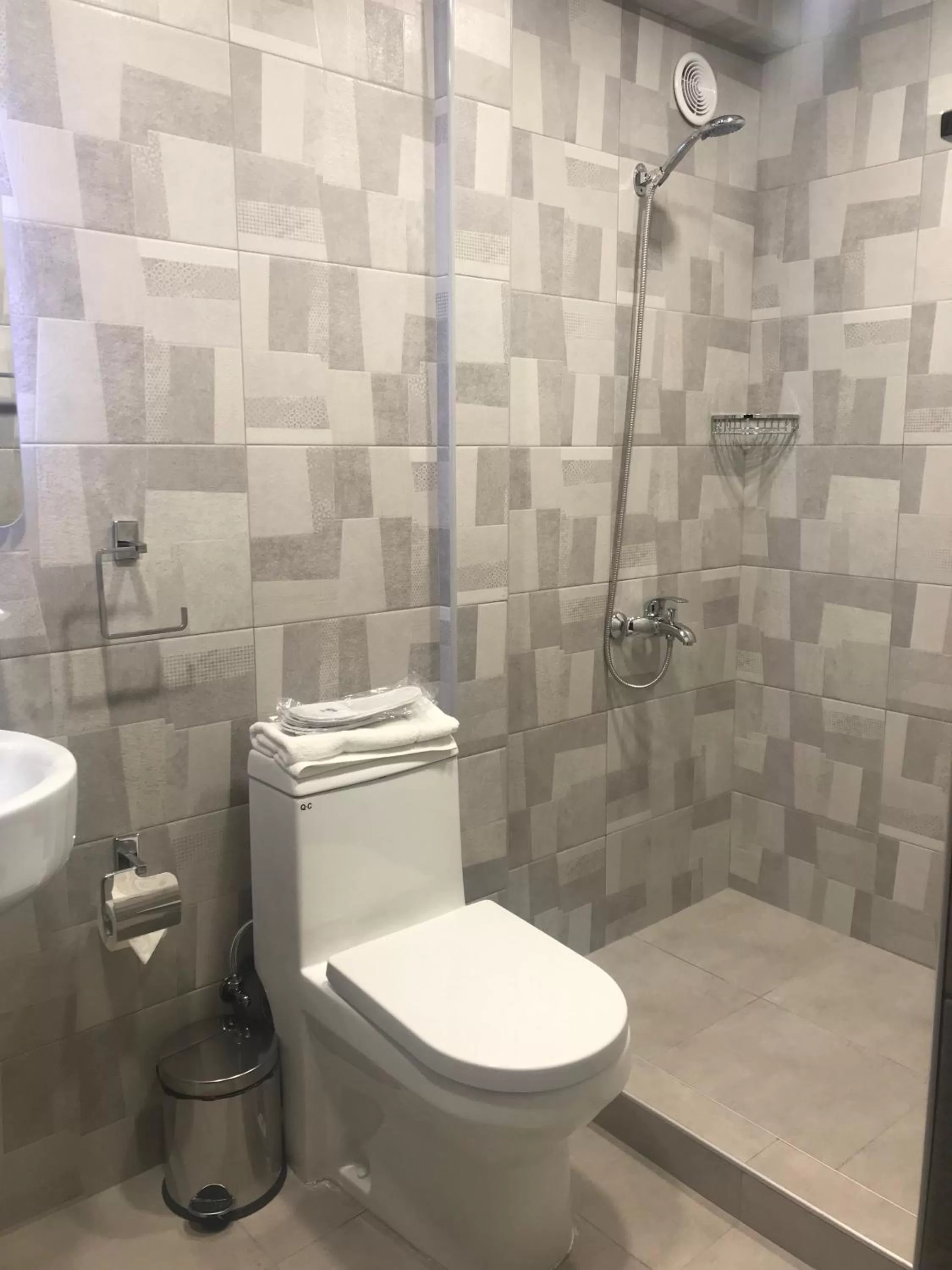 Bathroom in Eridana Hotel