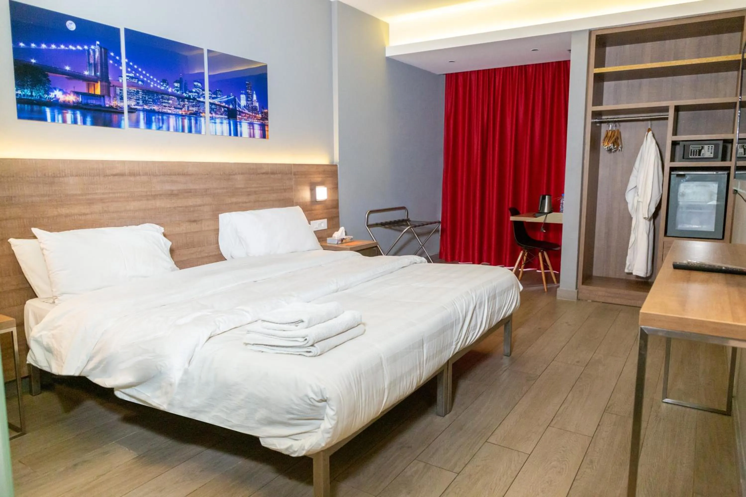 Photo of the whole room, Bed in Caramel Boutique Hotel