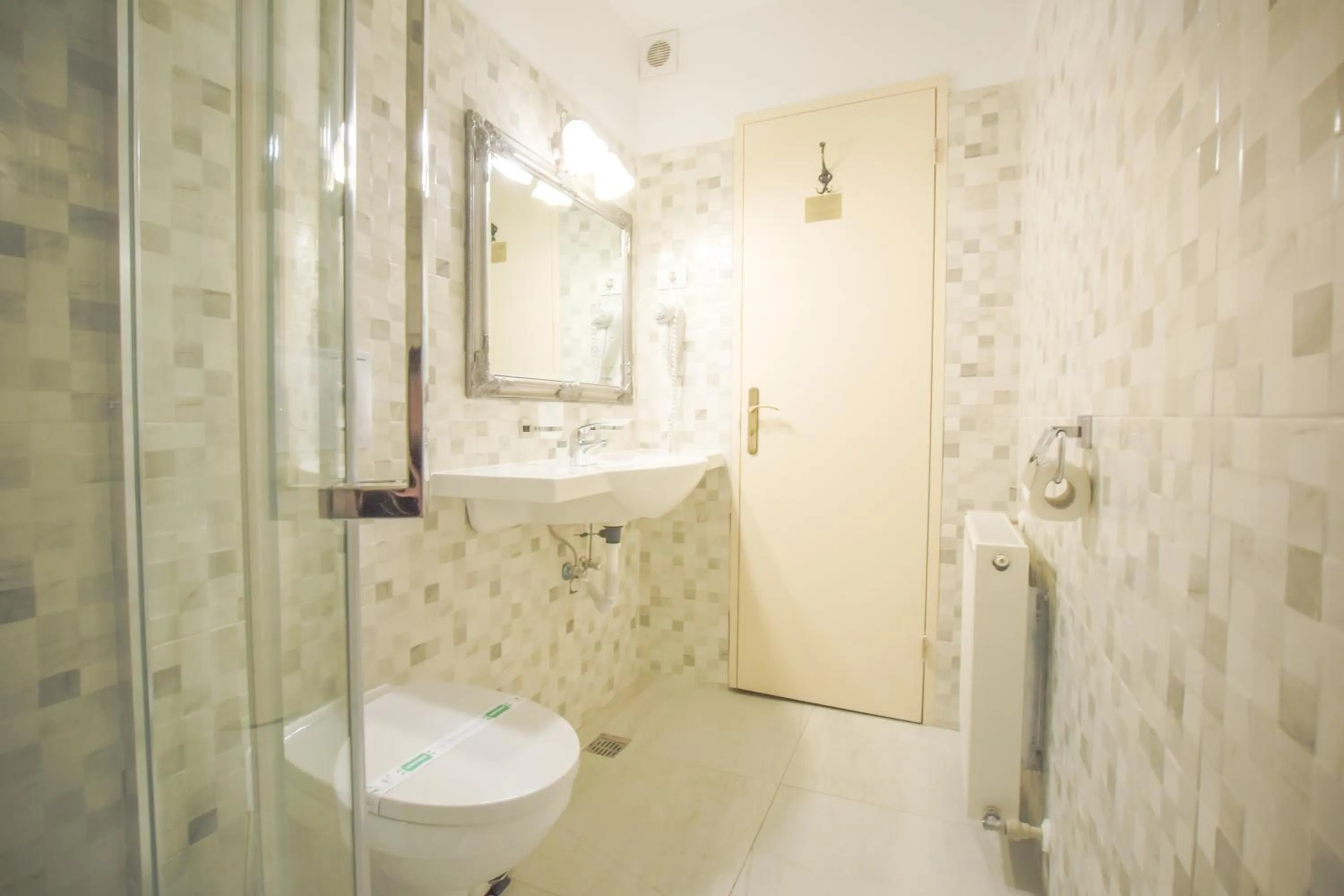 Shower in Safrano Palace