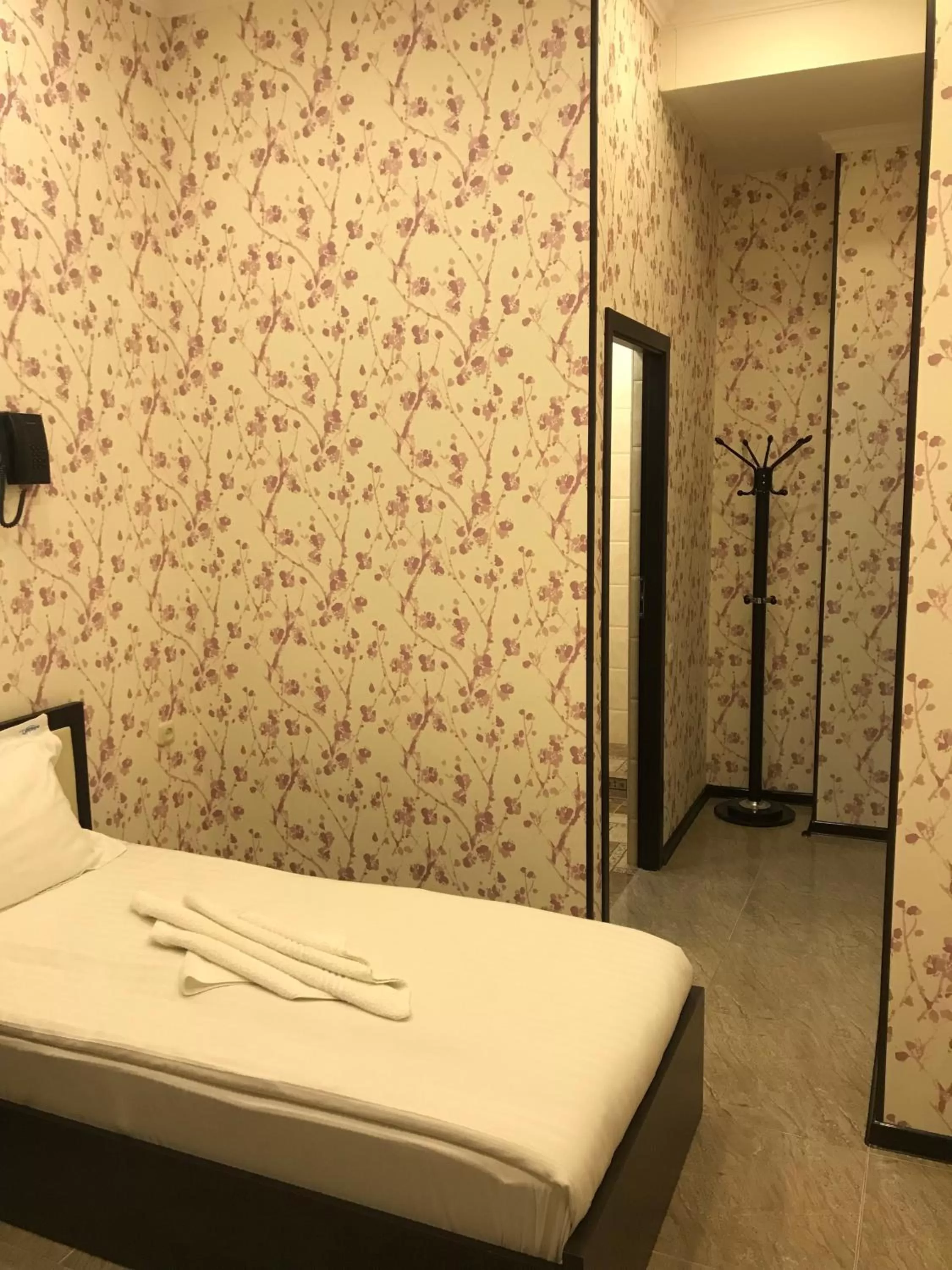 Photo of the whole room, Bed in Eridana Hotel