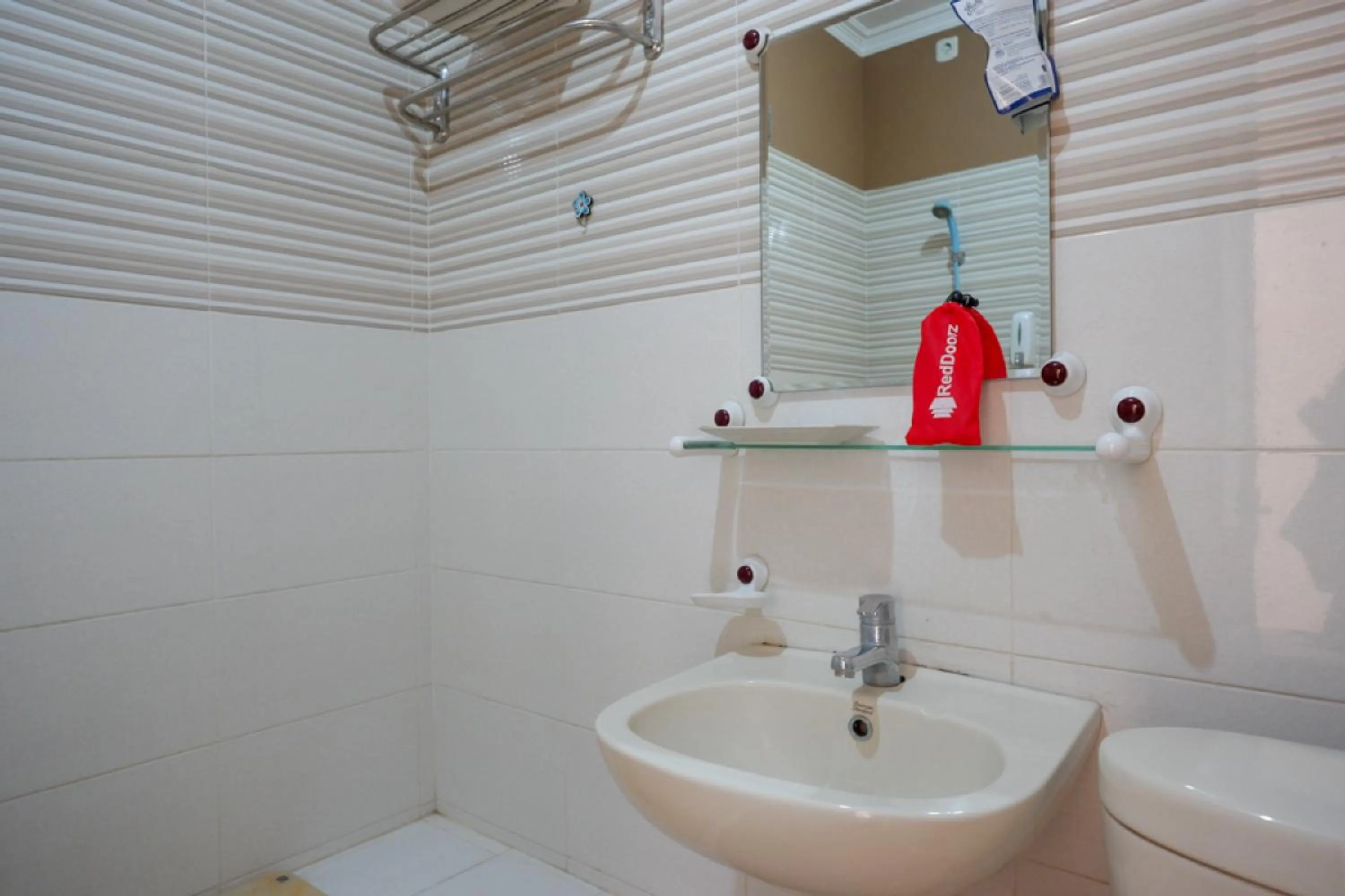 RedDoorz Plus Syariah @ Hotel Boulevard Luwuk