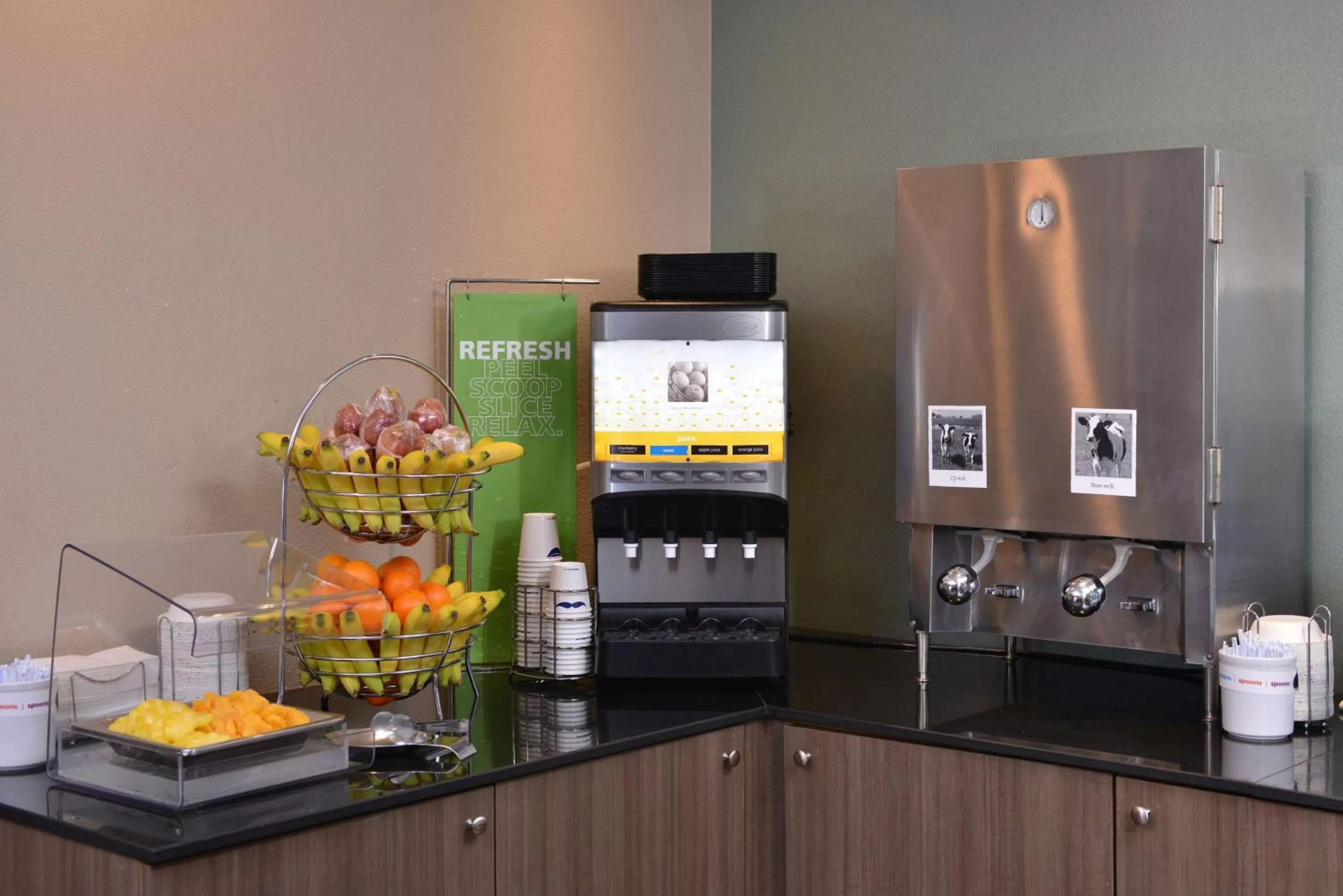 Dining area in Hampton Inn Closest to Universal Orlando