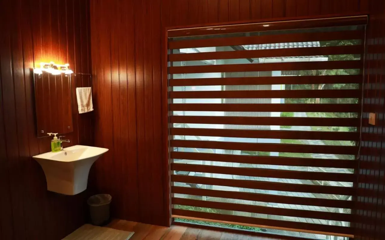 Queen Room with Balcony in Woodrose Resort Queen Room with Balcony in Woodrose Resort