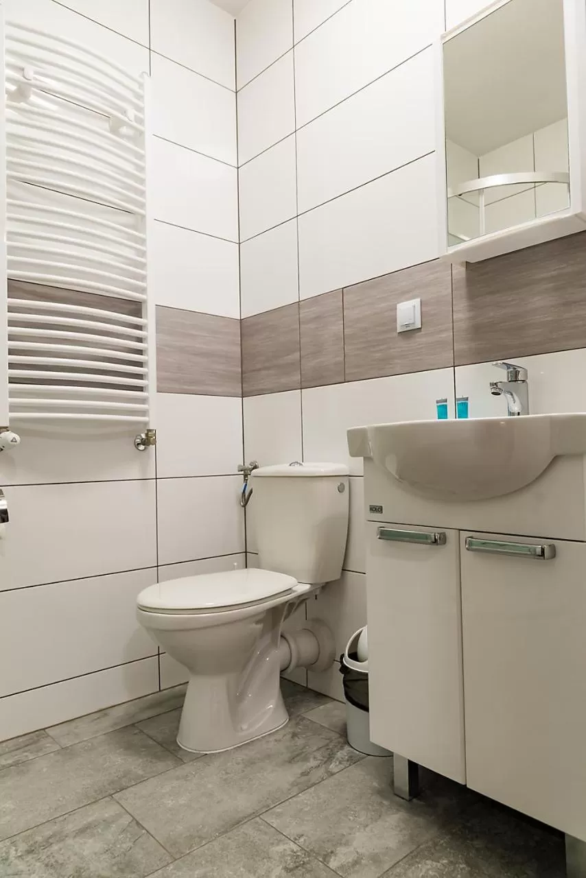 Bathroom in Dom Wycieczkowy "Na stadionie"