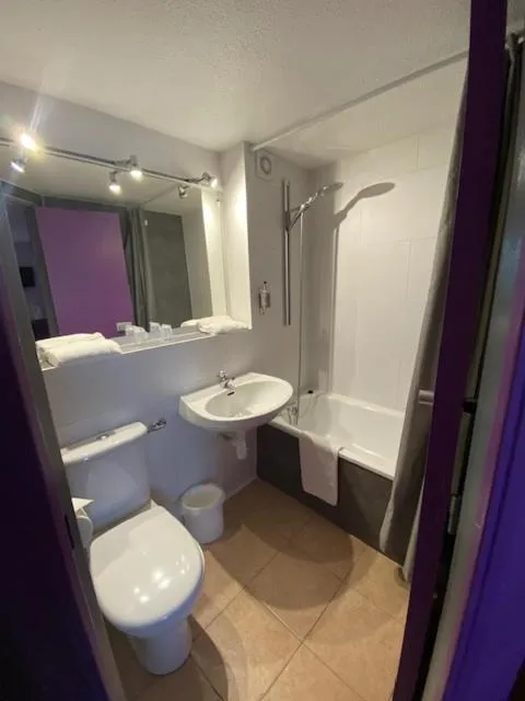 Toilet in Hôtel De La Plage