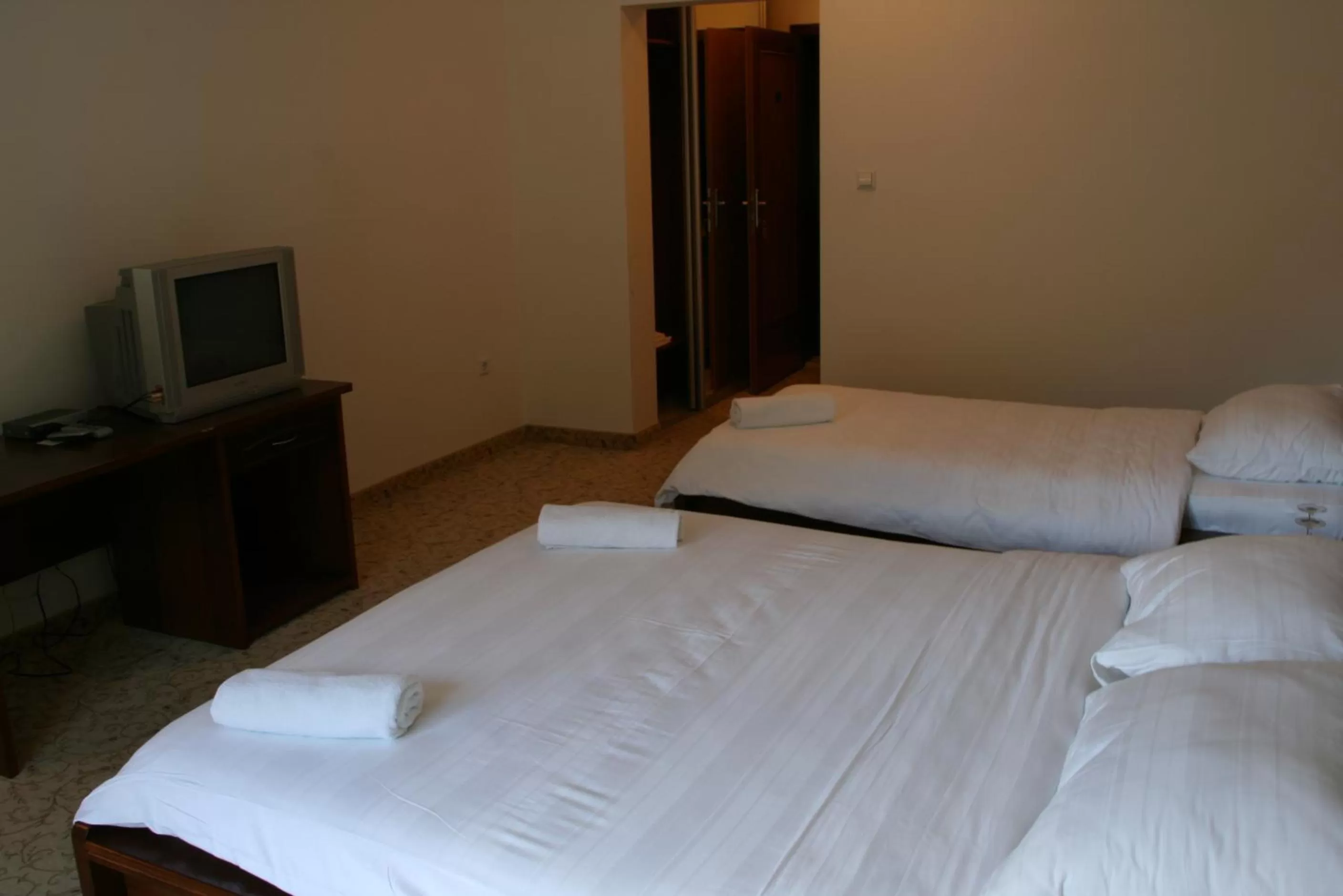 Bedroom, Bed in Motel Maksumić