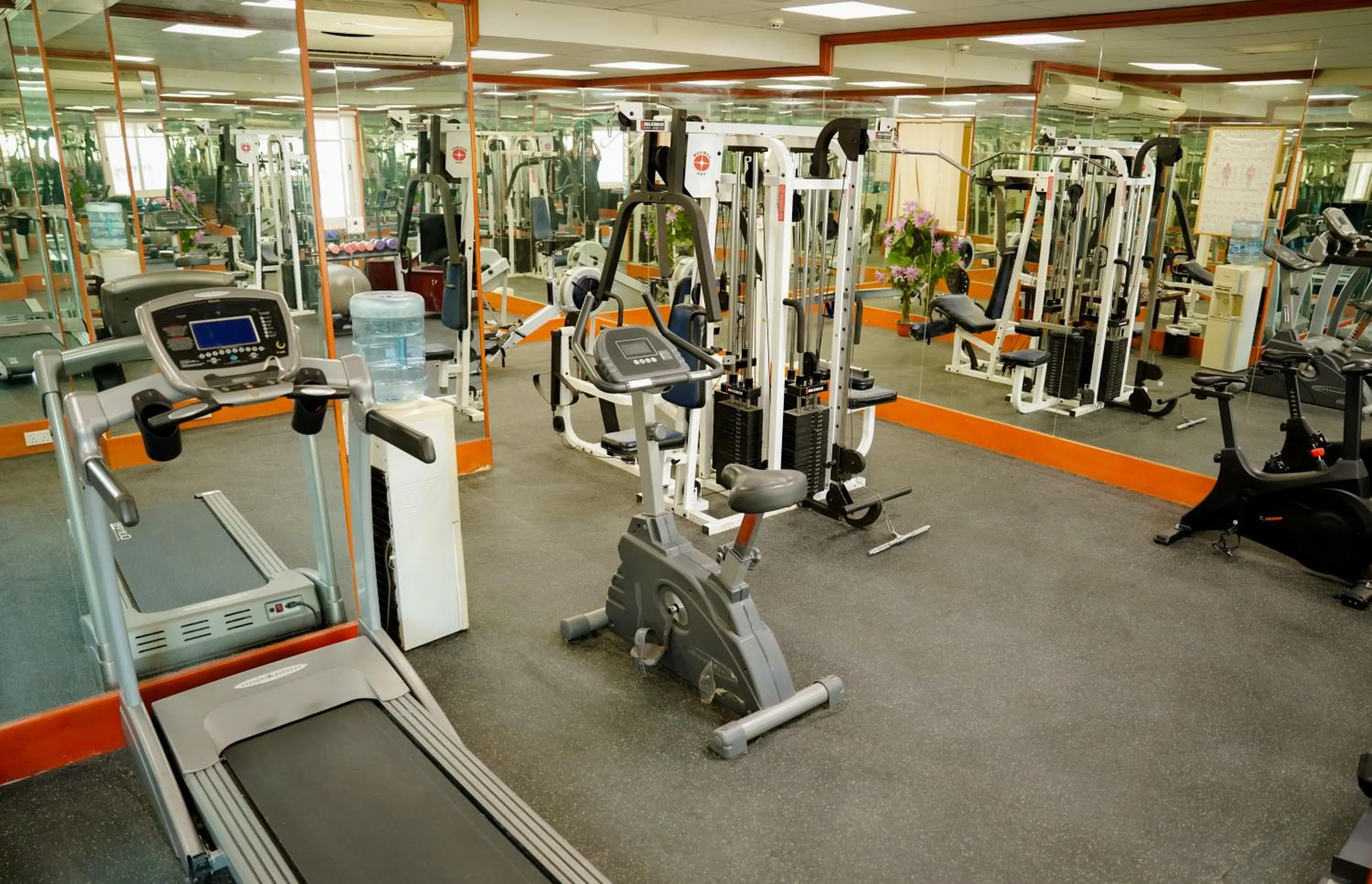 Fitness centre/facilities in Safeer International Hotel By Brothers International