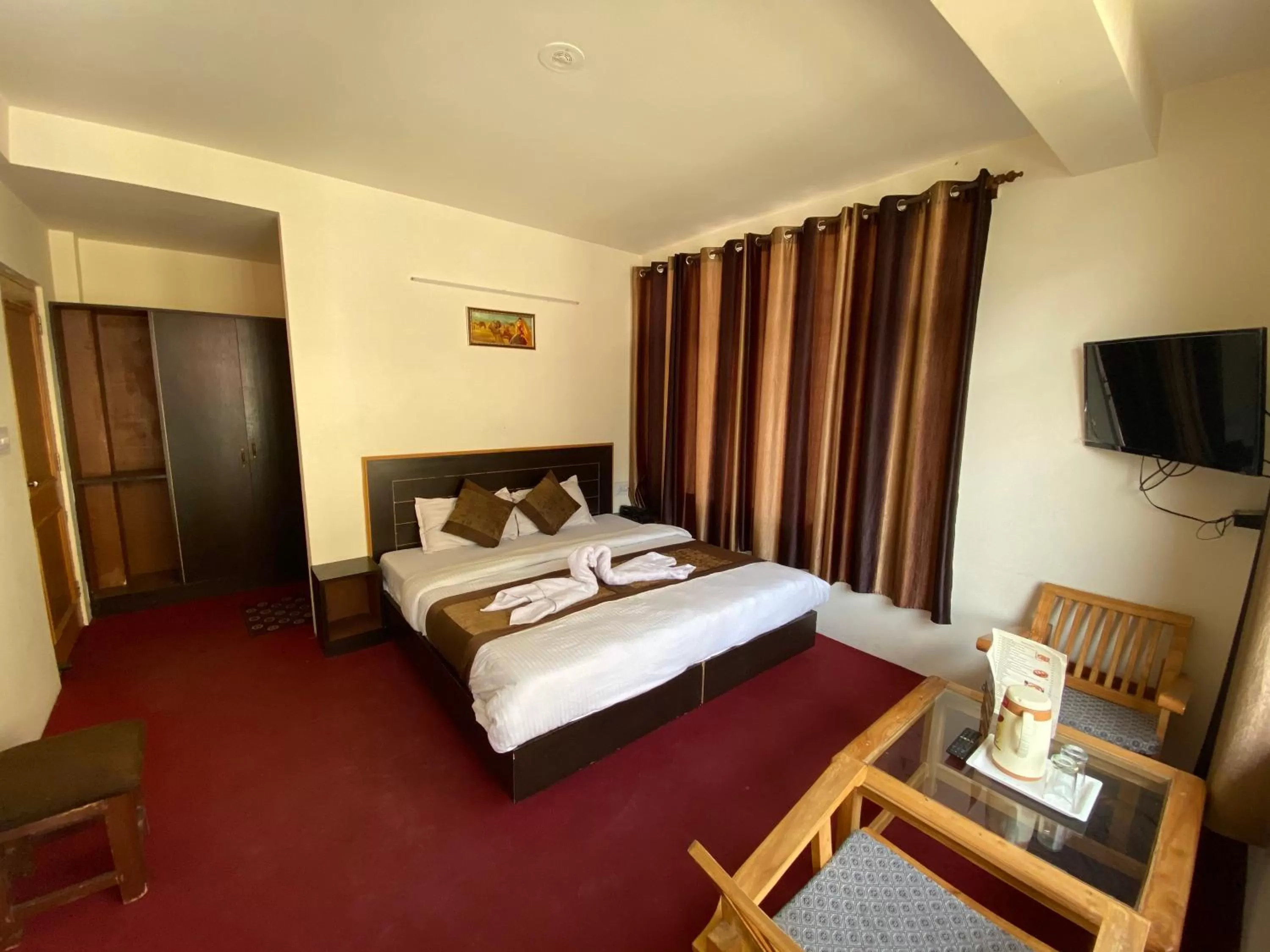 Photo of the whole room, Bed in The Destination Manali