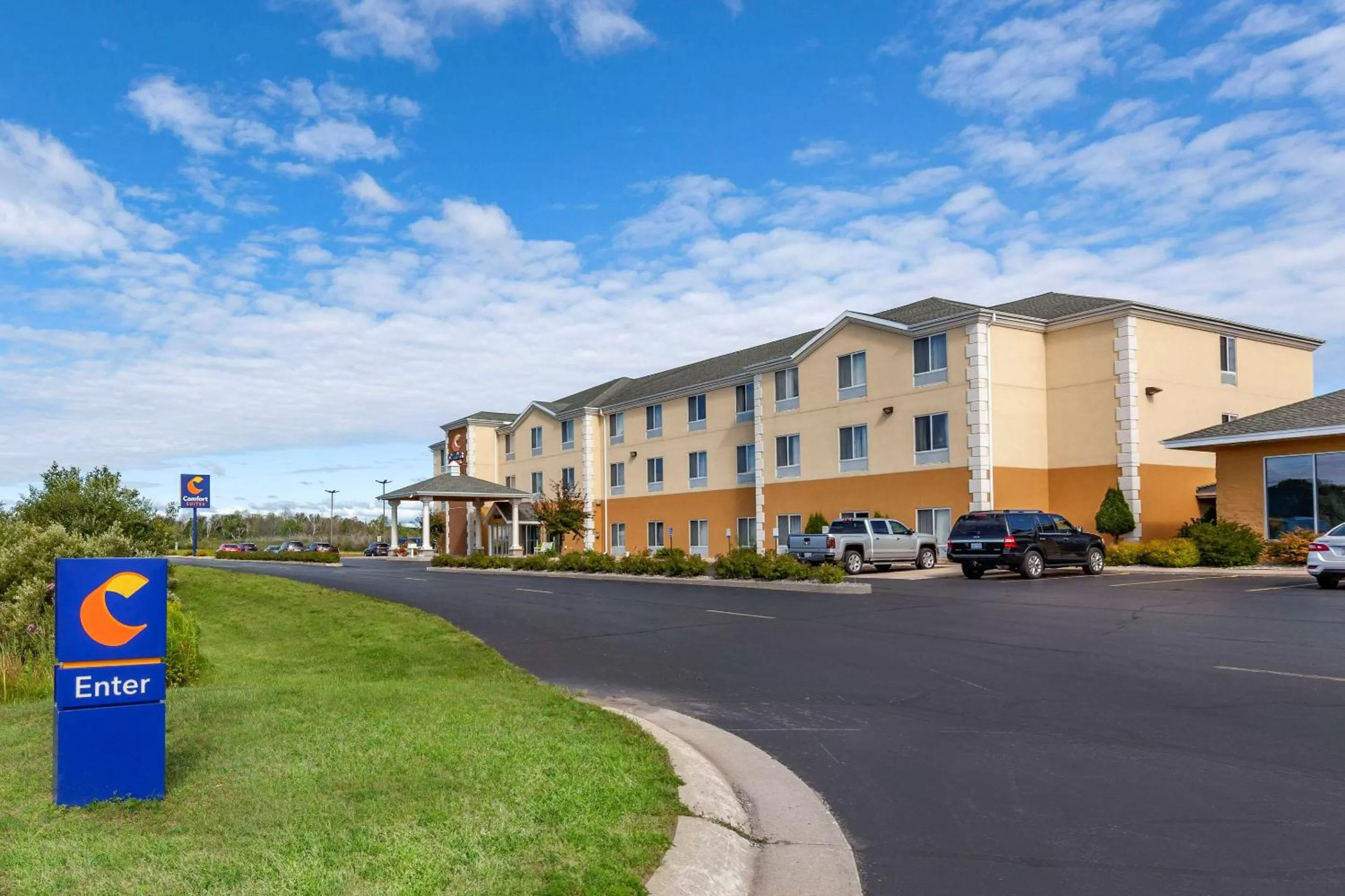 Property building in Comfort Suites Escanaba West