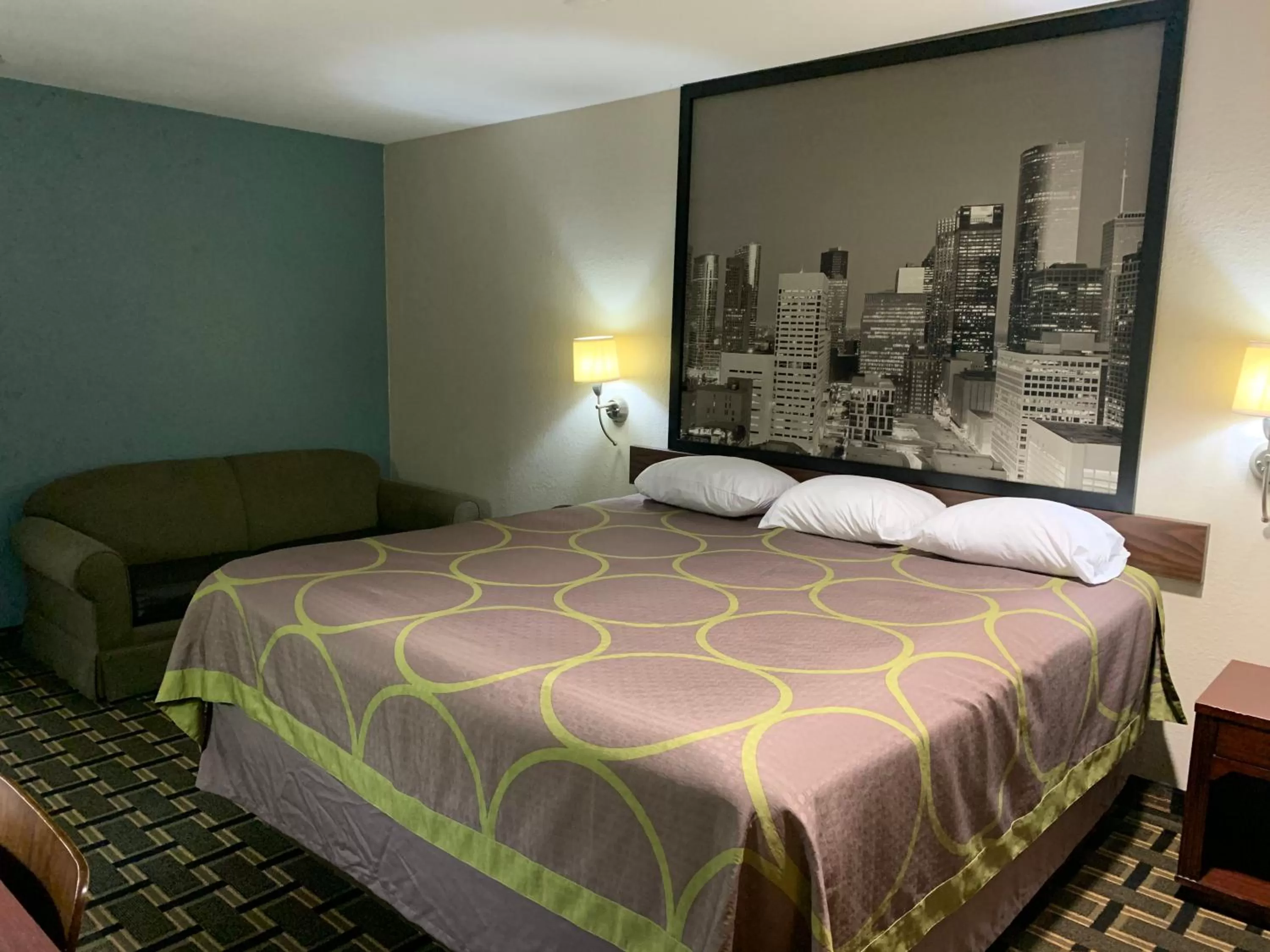 Photo of the whole room in Super 8 by Wyndham Baytown I-10