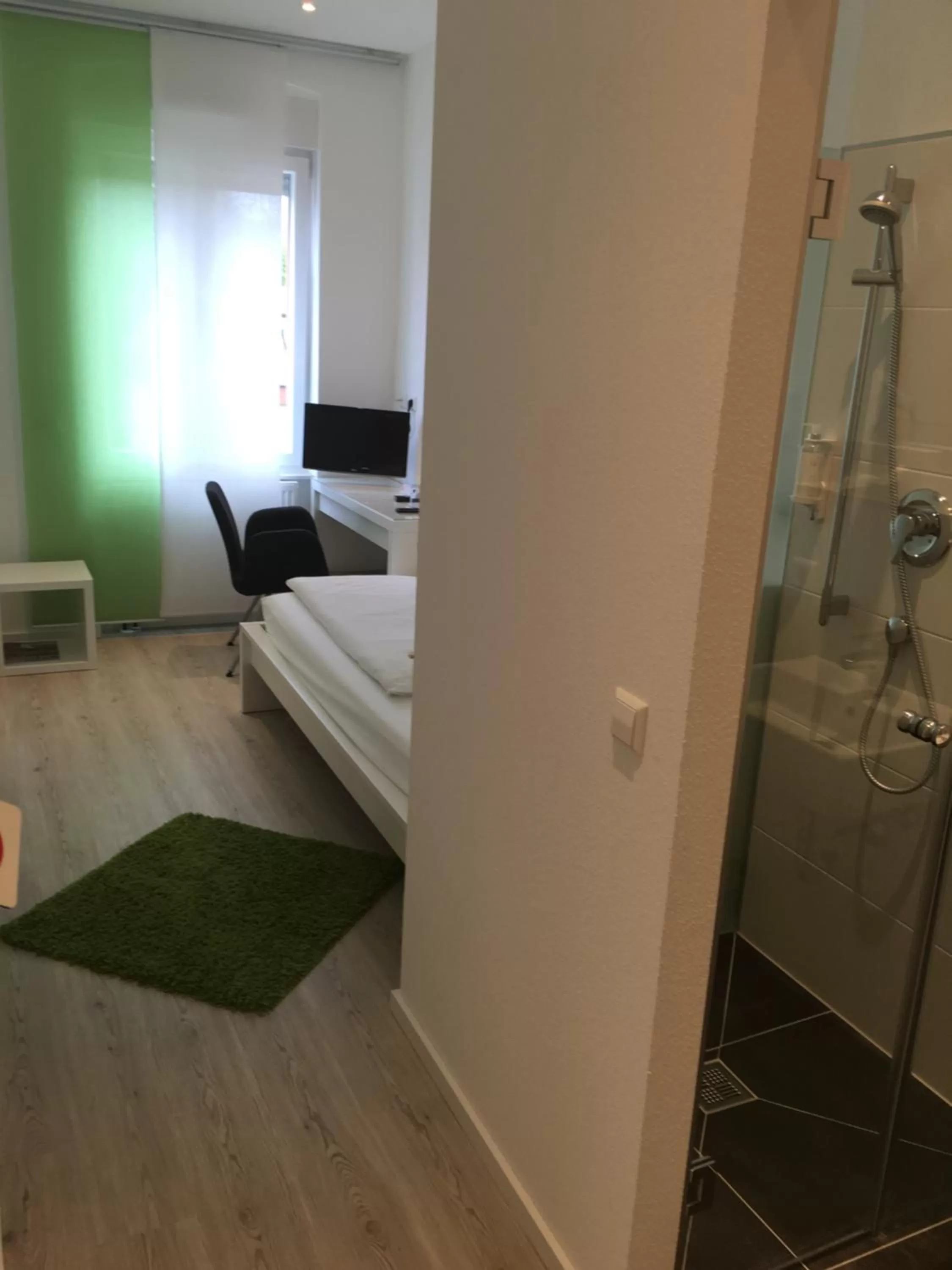 Photo of the whole room, Bed in Hotel Barbarossa Karlsruhe Stadtmitte