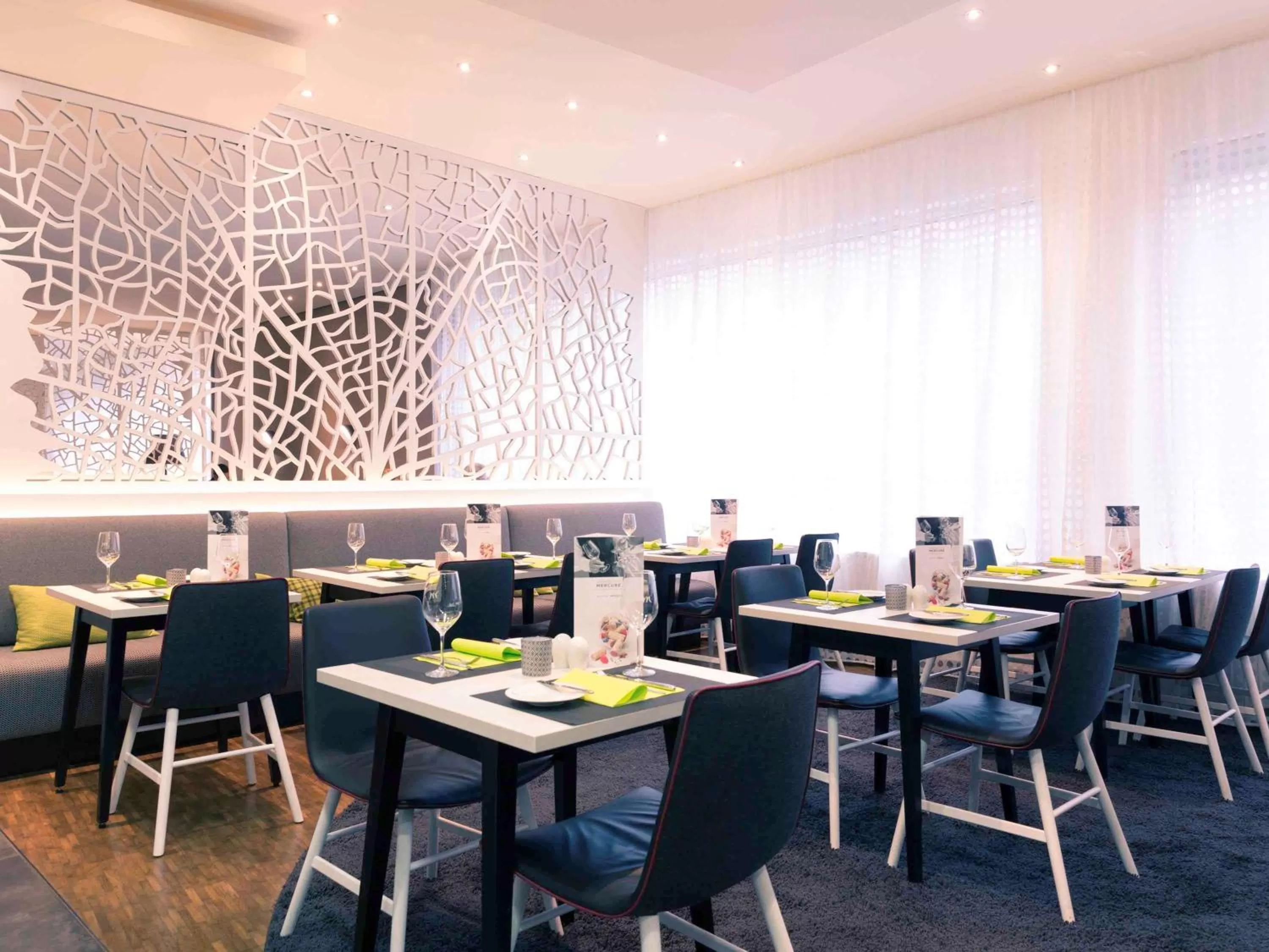 Lounge or bar, Restaurant/Places to Eat in Mercure Stuttgart City Center