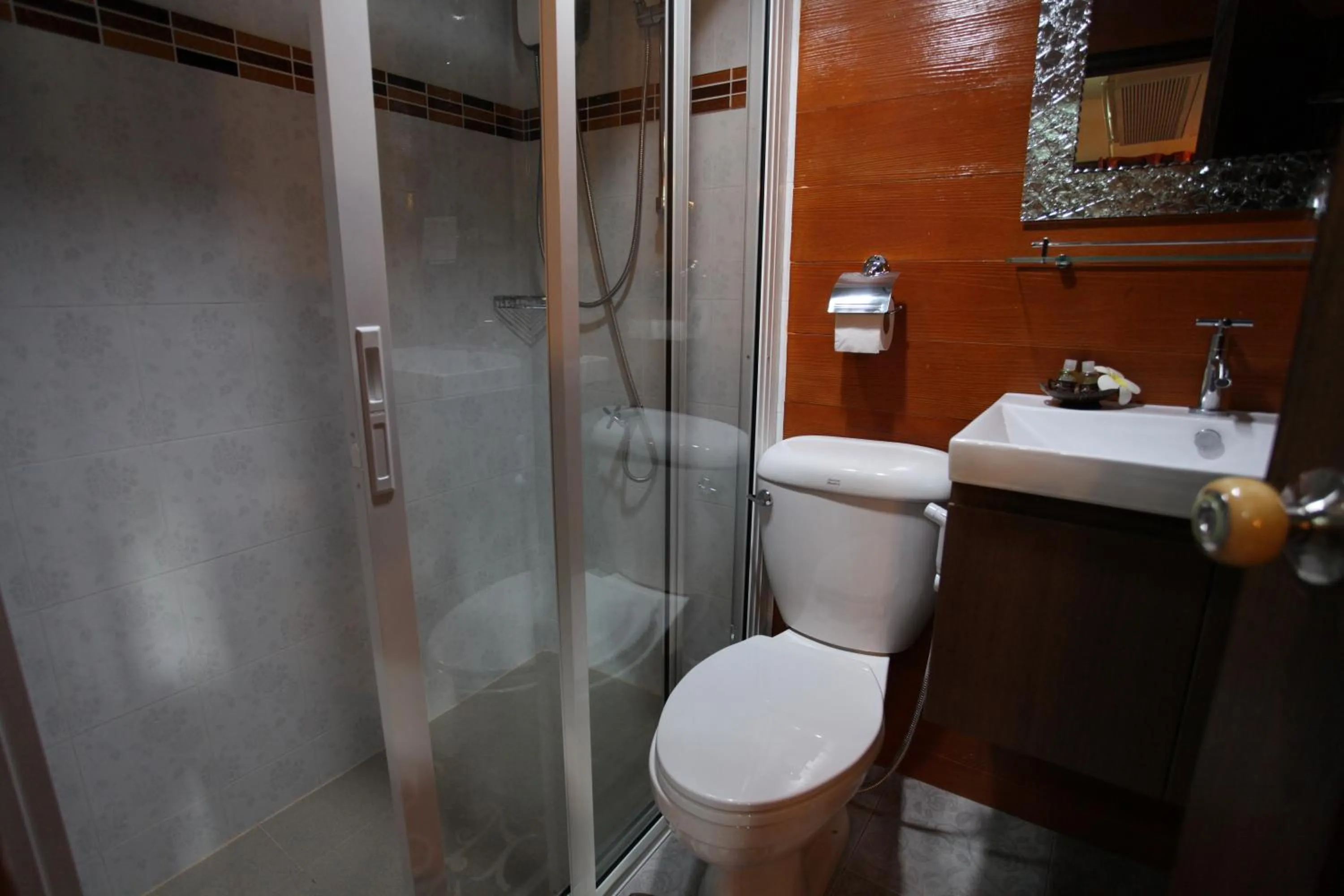 Toilet in Ao Nang Home Stay - Adults Only