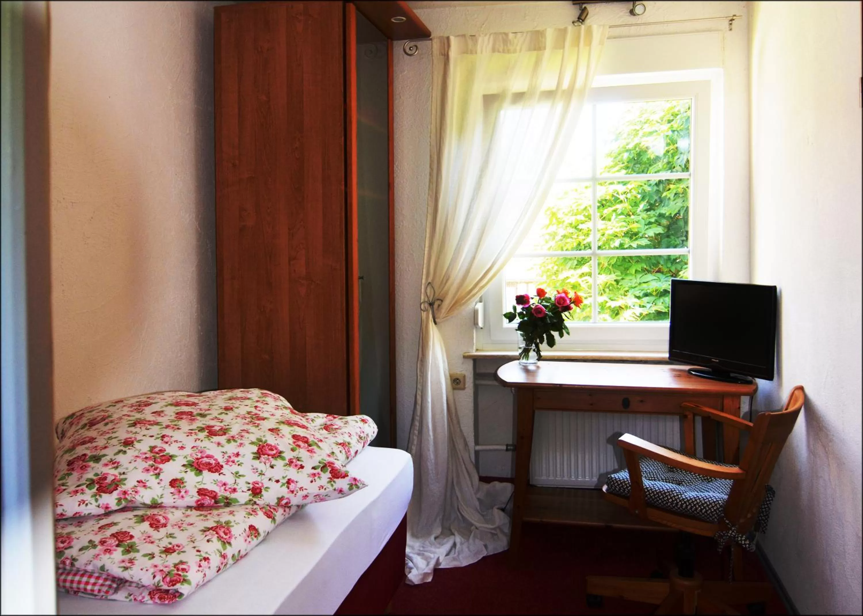 Photo of the whole room, Bed in Hotel Herberge zur Traube