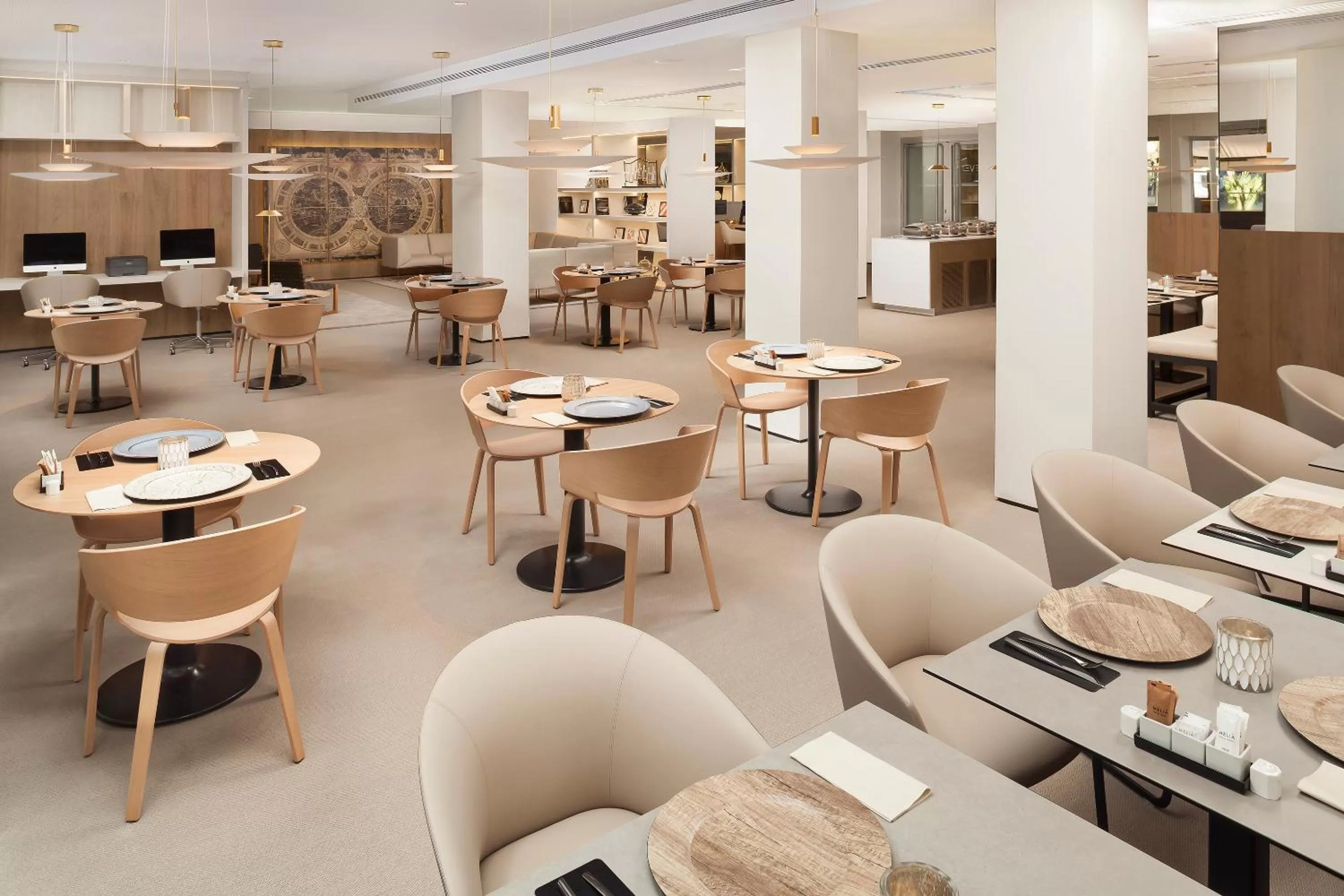 Restaurant/places to eat in Melia Lebreros