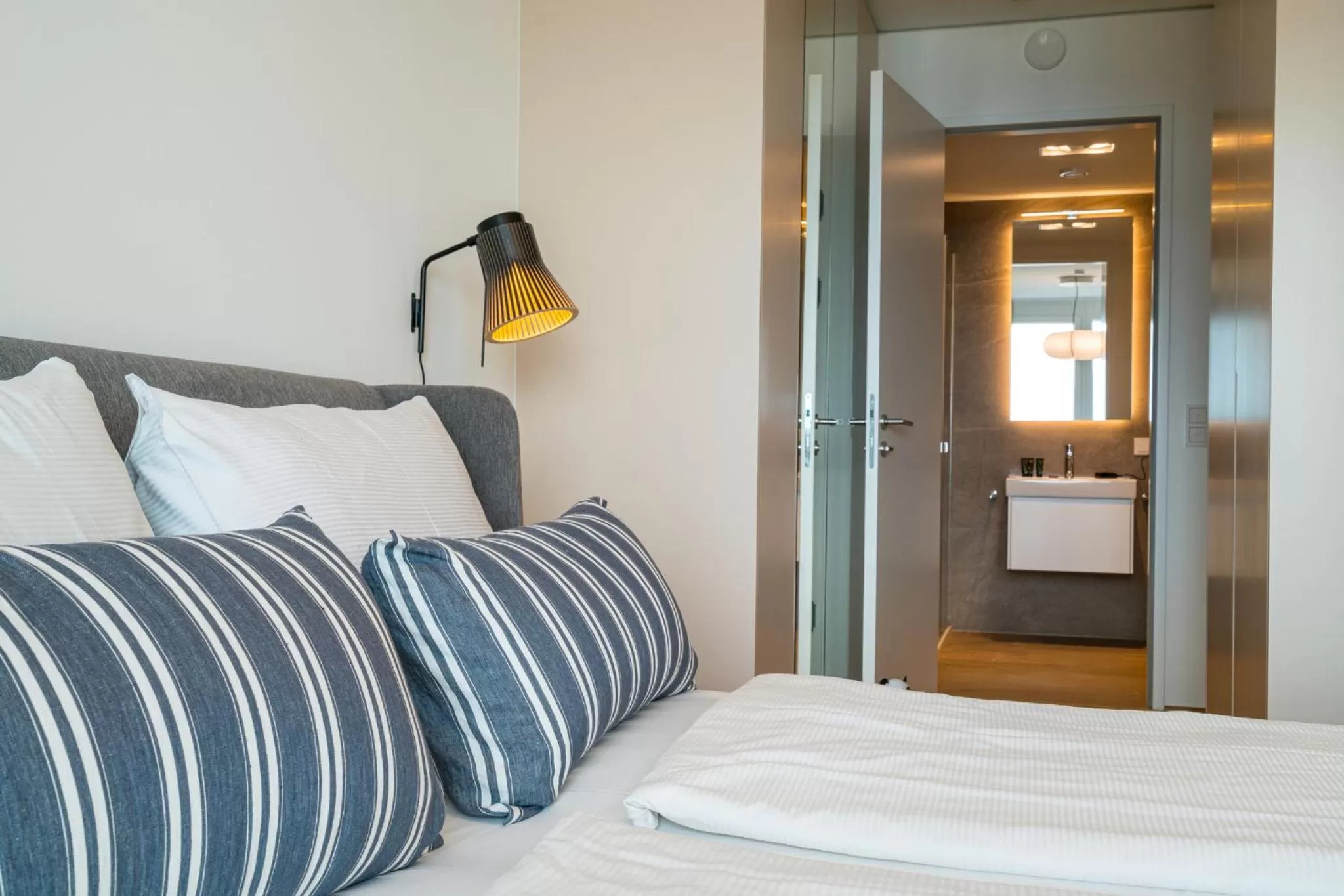 Bed in Vienna Residence, Marina Tower - Danube