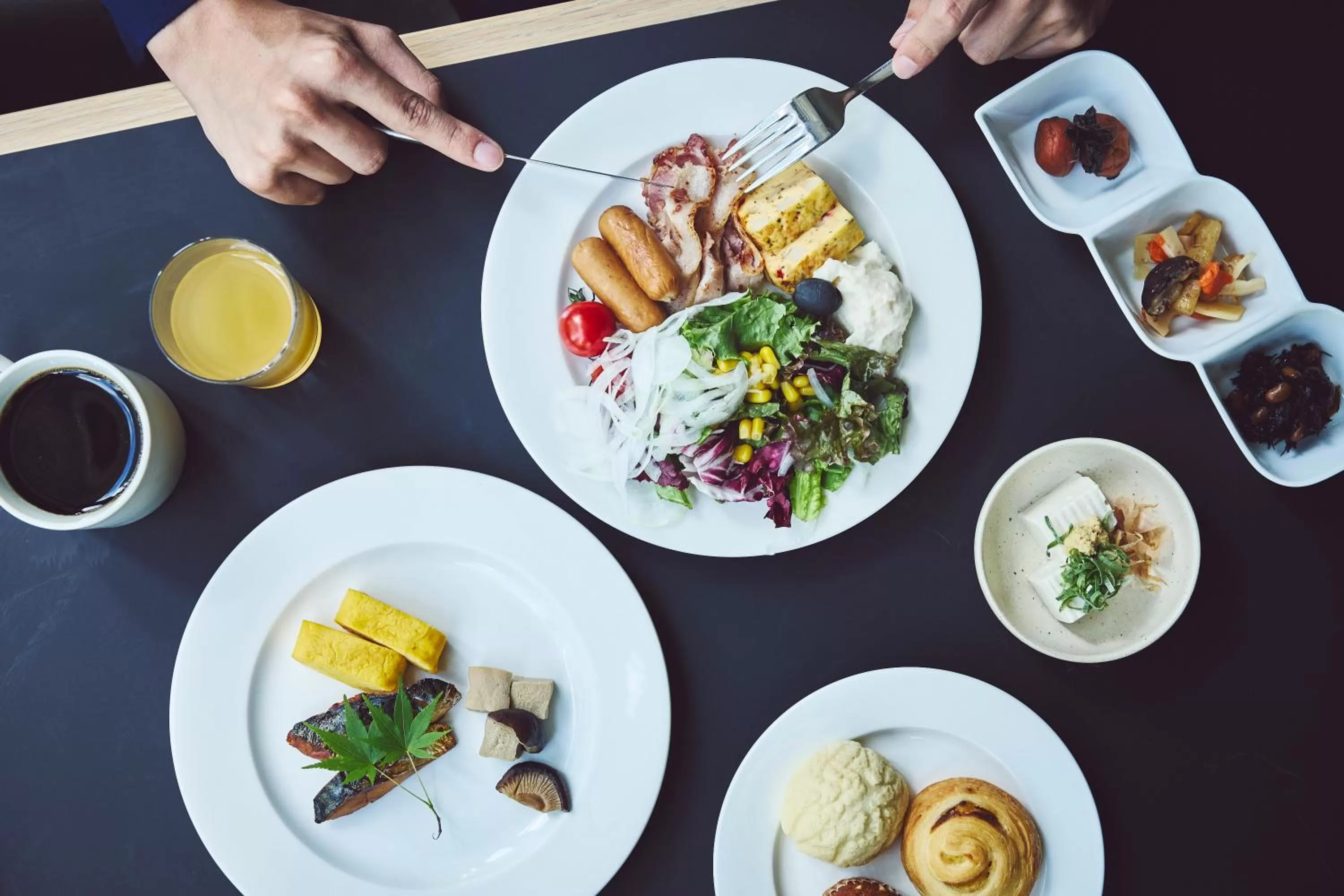 Food and drinks in Holiday Inn Express Osaka City Centre- Midosuji by IHG