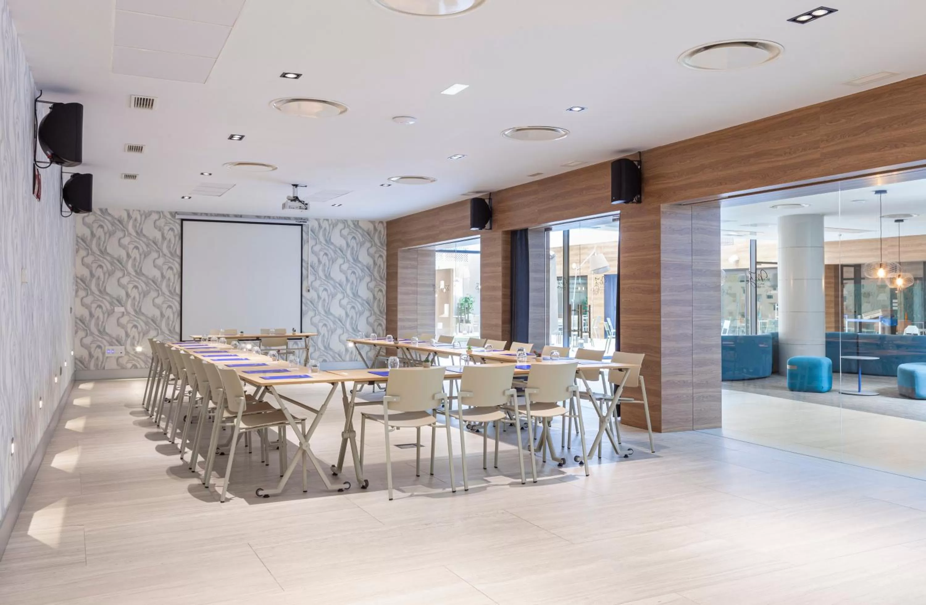 Business facilities in Hotel Macià Sevilla Kubb