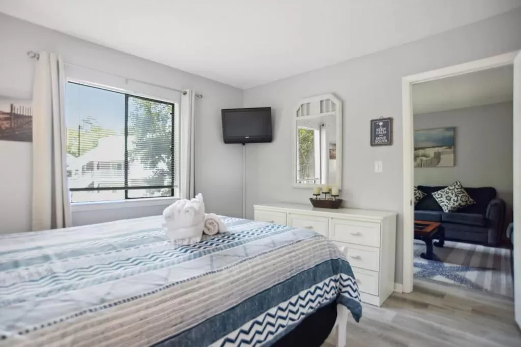 Bed in 5 stars Peaceful Condo - 7 min walk to the beach
