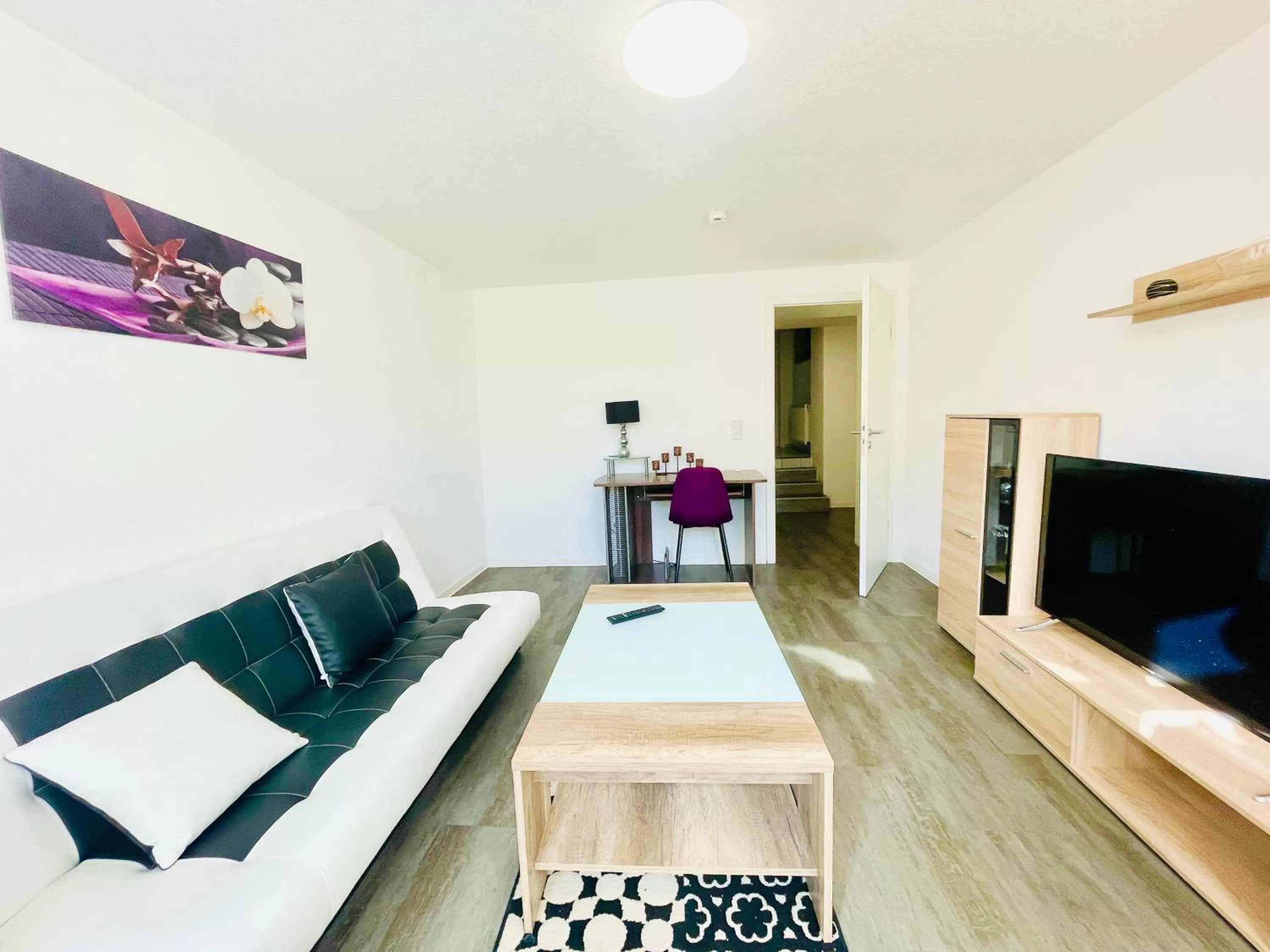 TV/Entertainment Center in Saale, Marktplatz Zentrum, Apartmenthaus am Dom von Plant Room