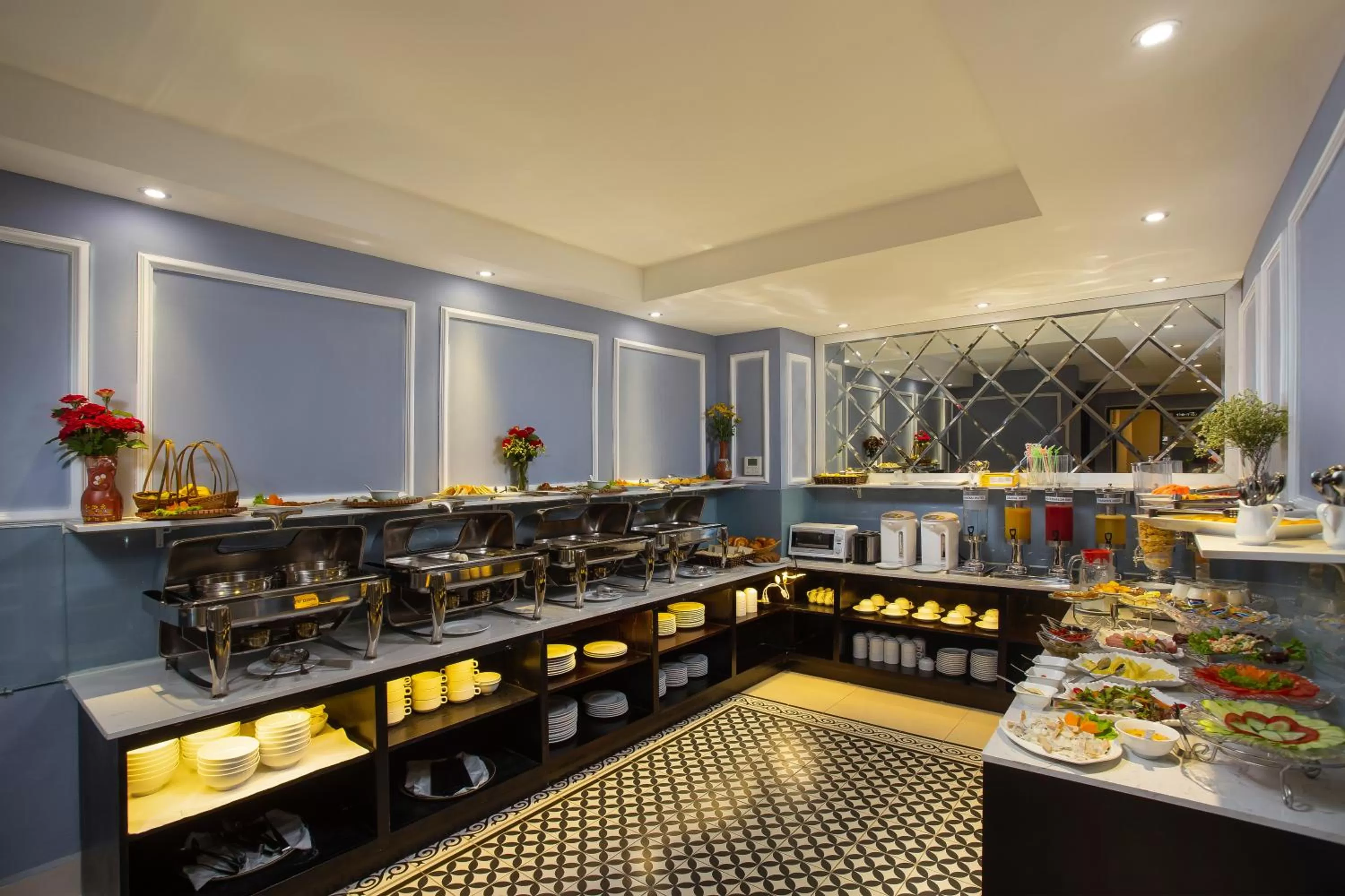 Restaurant/places to eat in 22land Residence Hotel 71 Hang Bong Premium