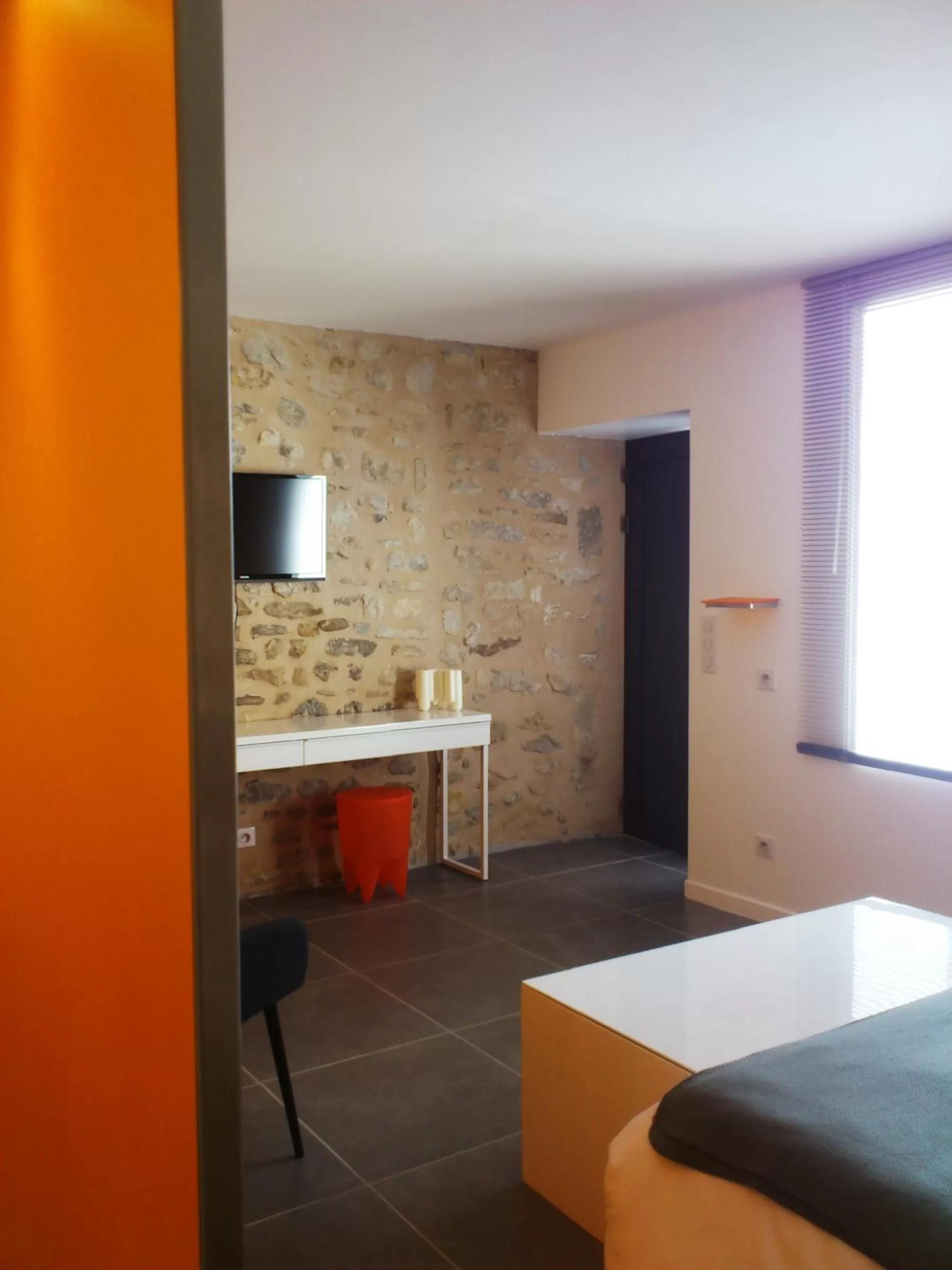 Bedroom, Kitchen/Kitchenette in Le Jour et la Nuit, Maison d'hôtes