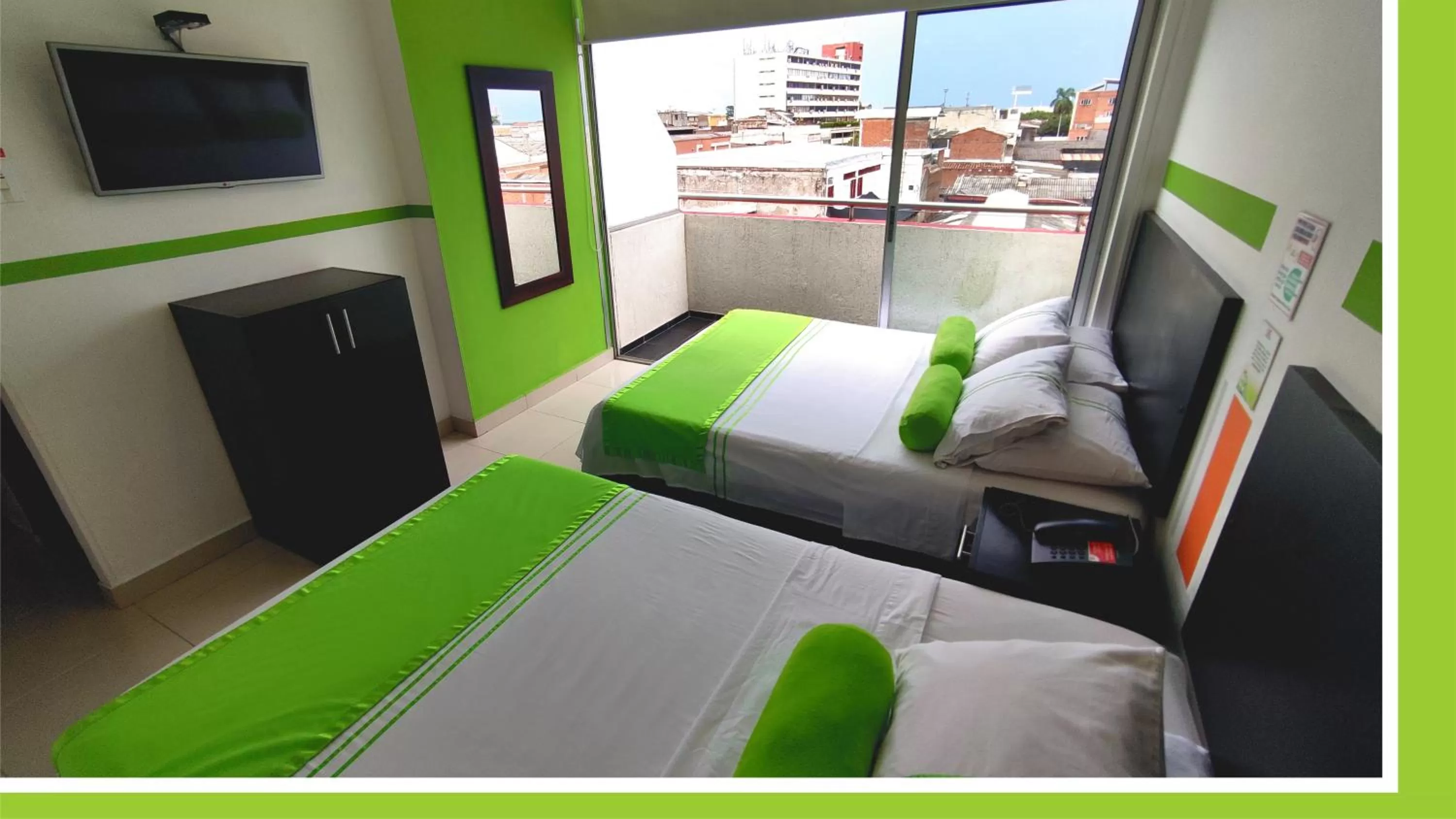 TV and multimedia, Bed in HOTEL COLOURS Cali