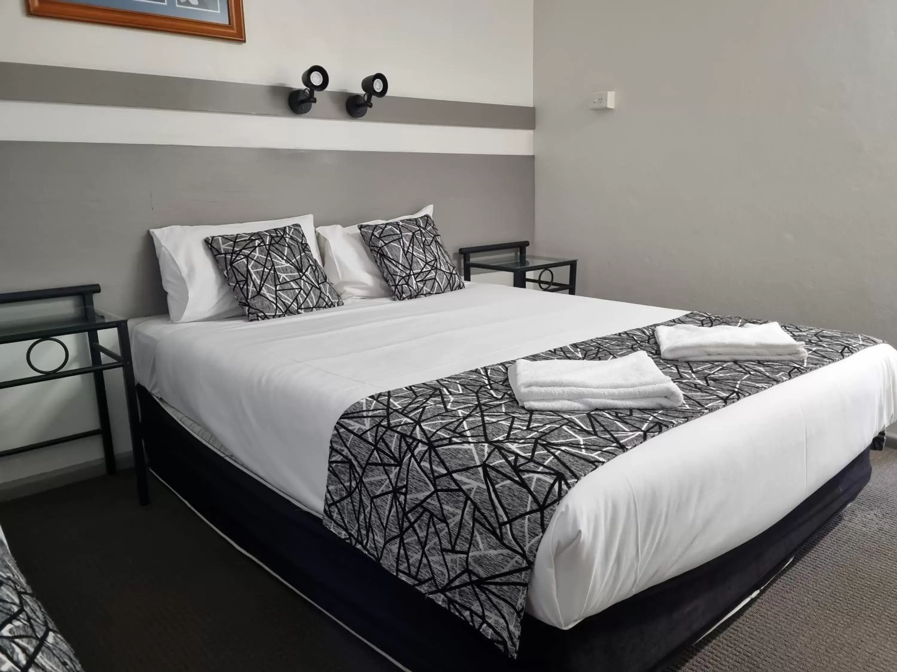 Deluxe Queen Room in Park Drive Motel Deluxe Queen Room in Park Drive Motel