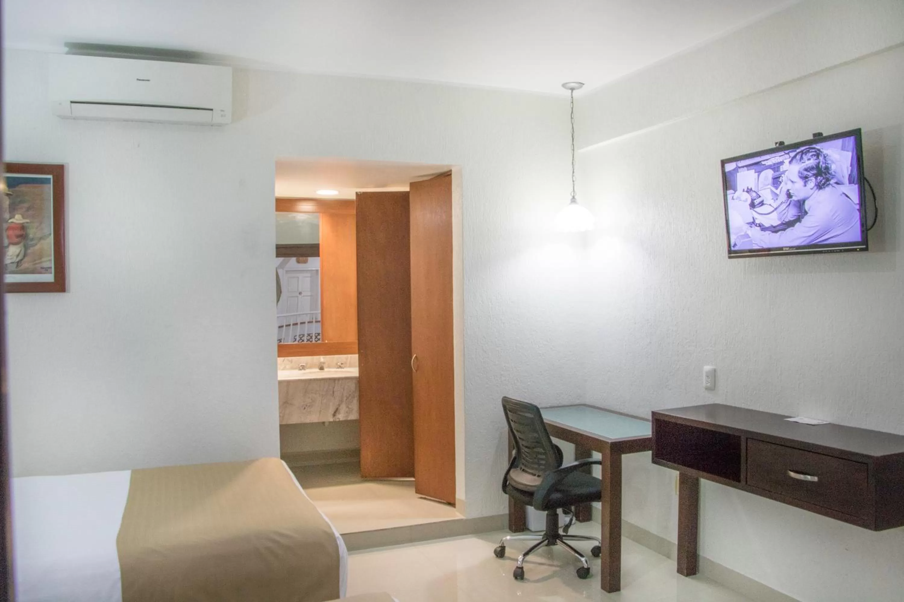 Communal lounge/ TV room in Hotel Casa Blanca