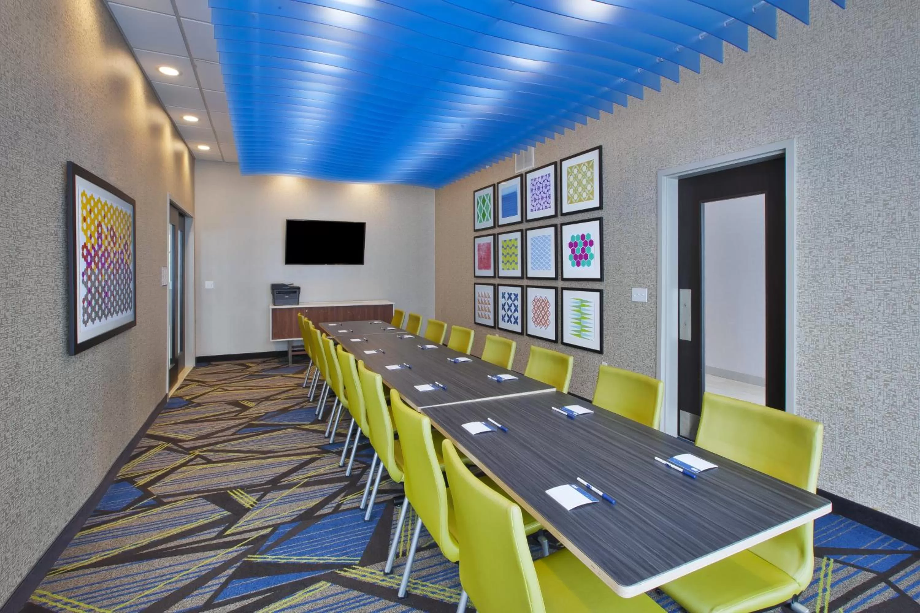 Meeting/conference room in Holiday Inn Express - Auburn Hills South by IHG