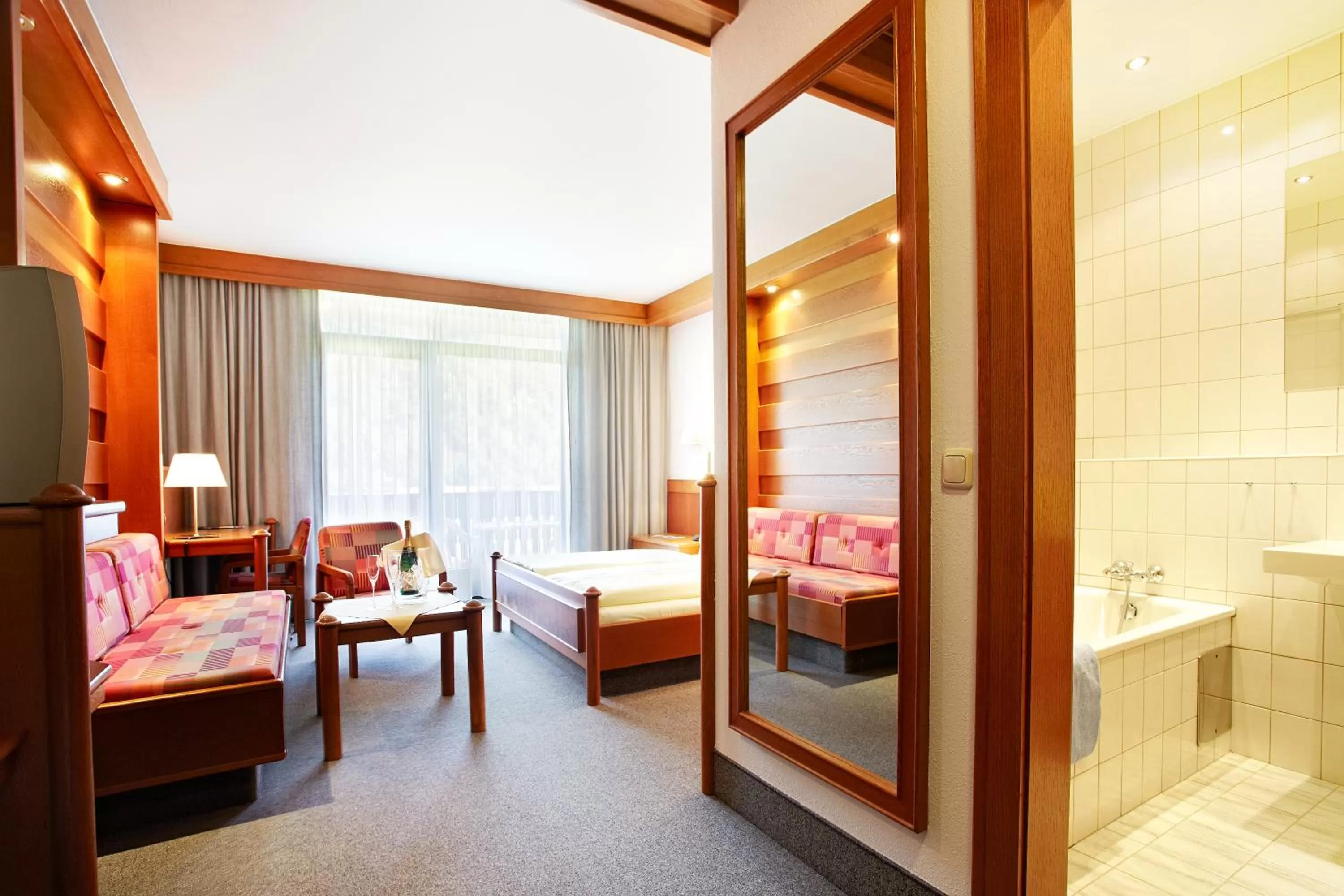 Photo of the whole room, Bed in Riverresort Donauschlinge