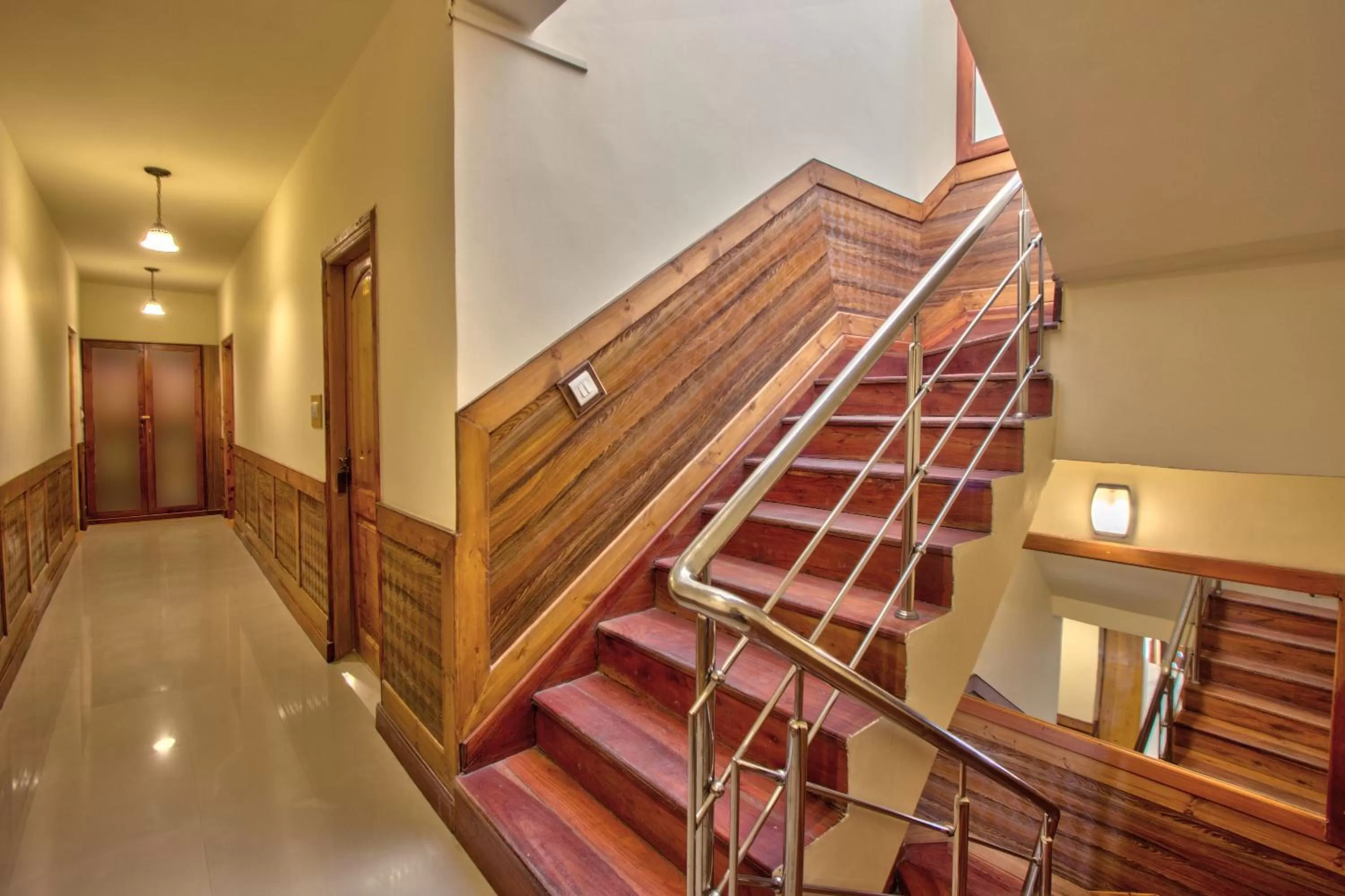 ATM in Woodstock Inn Manali 800 Mtrs from Mall Road