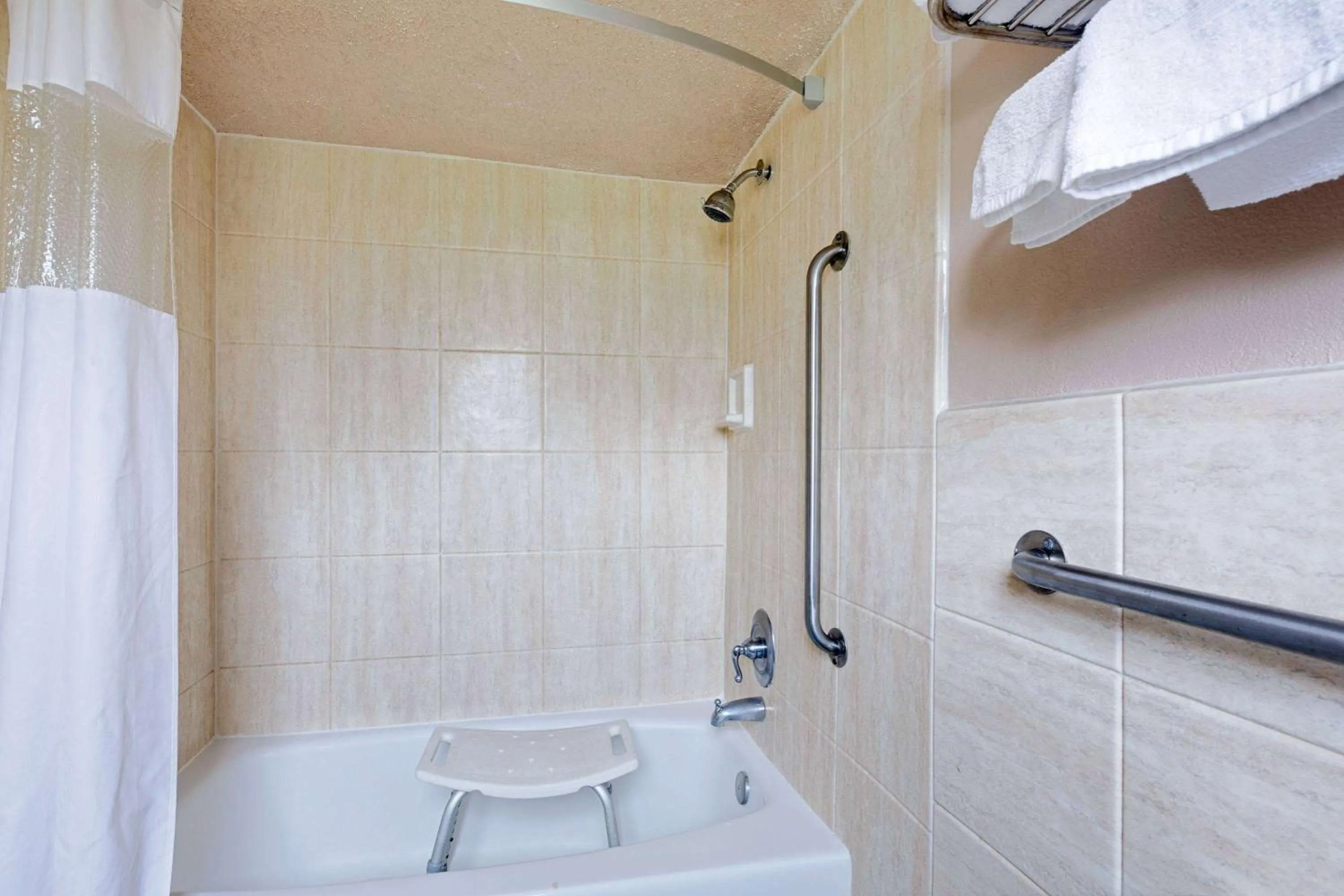 Bathroom in Travelodge by Wyndham Ozona