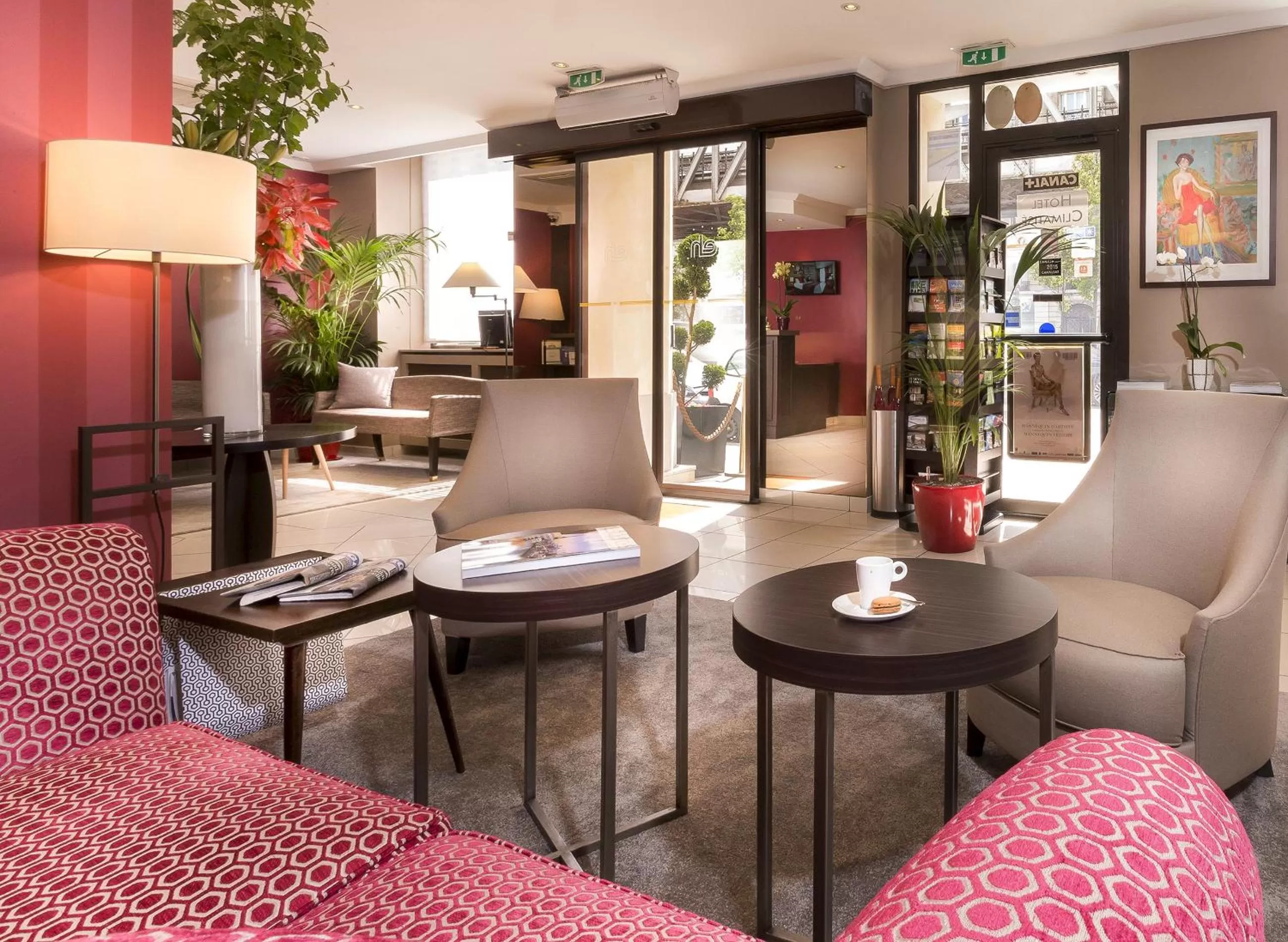 Living room in Europe Hotel Paris Eiffel