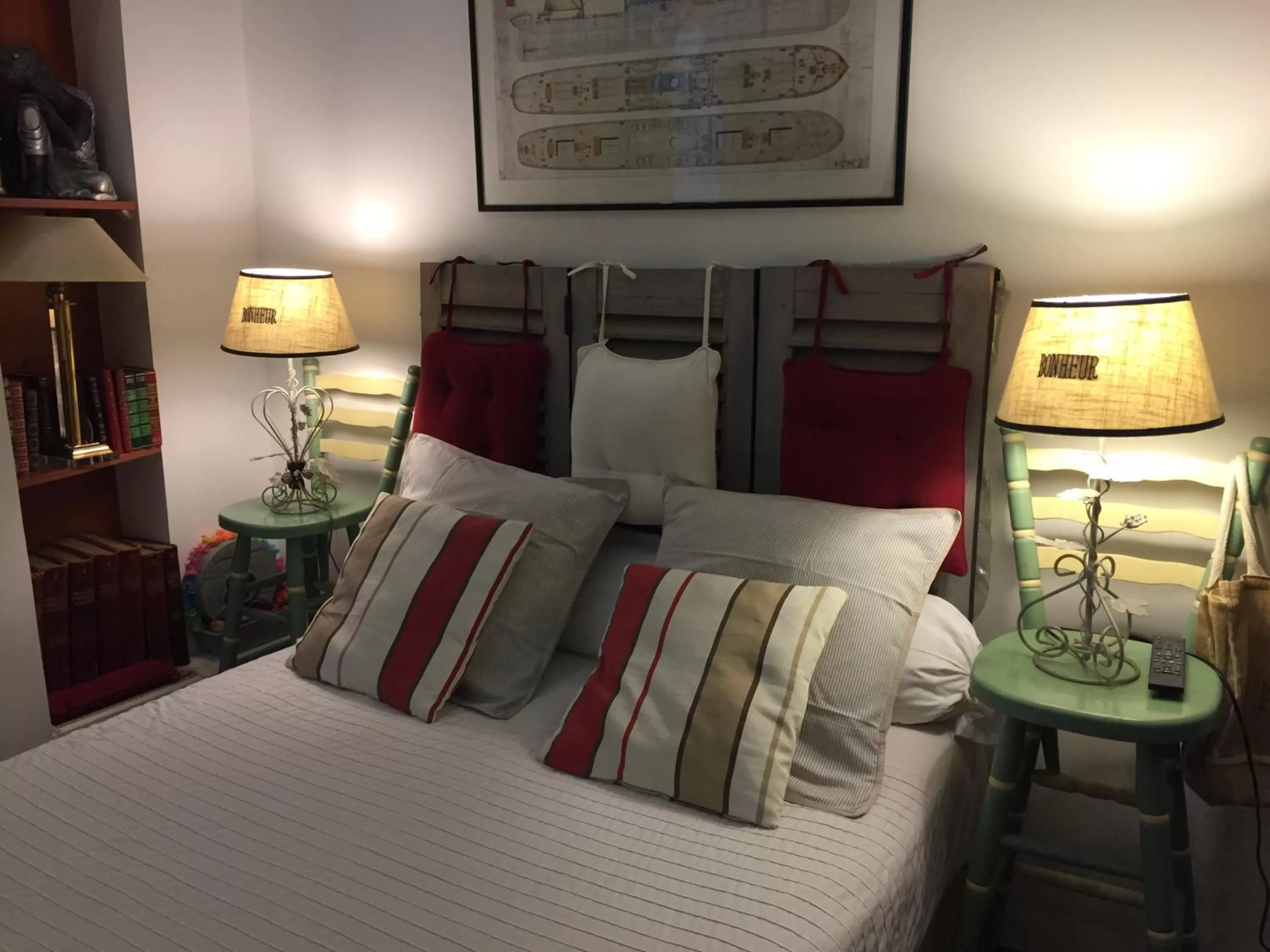 Bedroom, Bed in Chambre et sa salle de bain privée cocooning labellisée