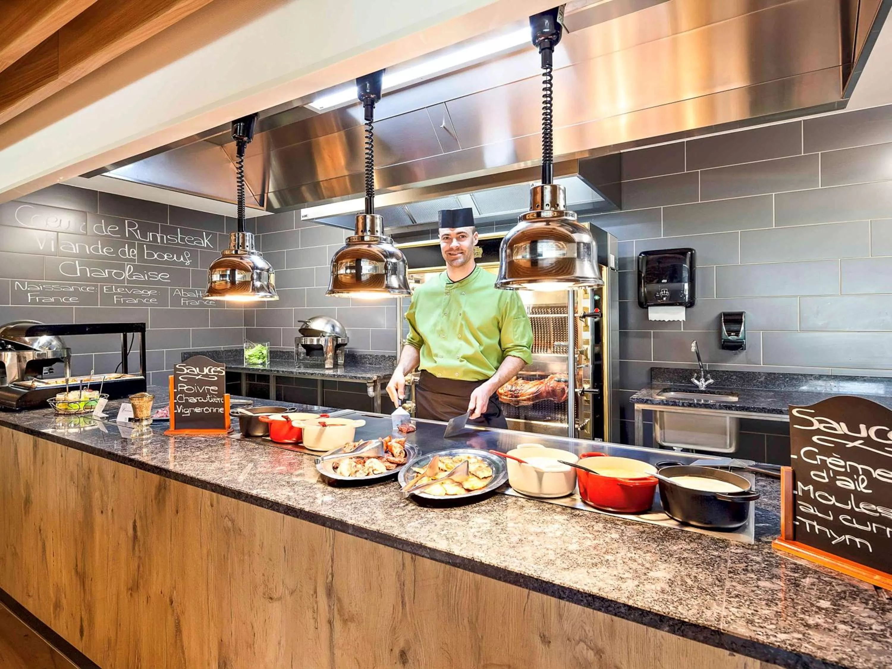 Restaurant/places to eat in ibis Poitiers Site du Futuroscope