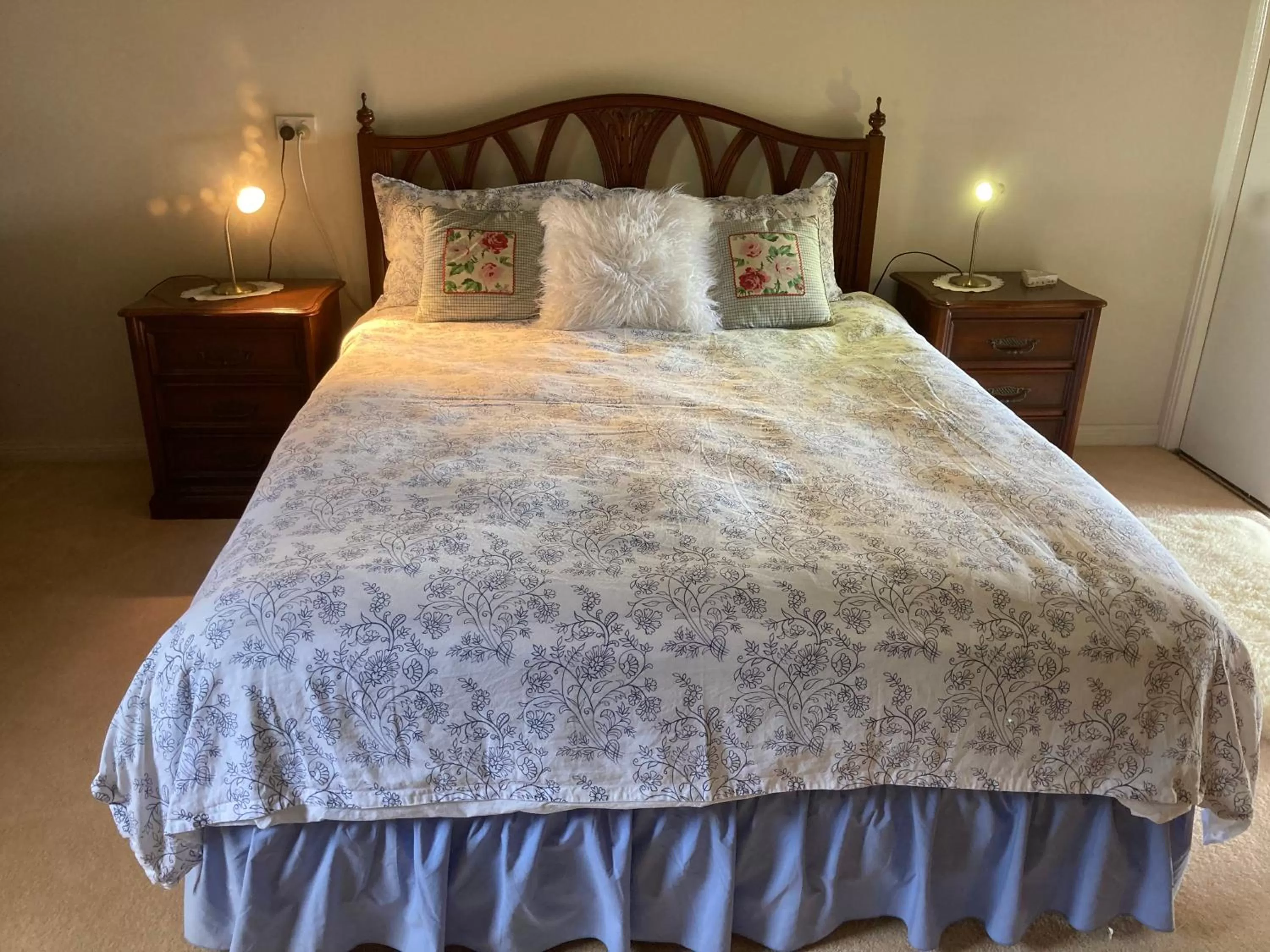 Bed in Rosewood Park Guest Suite