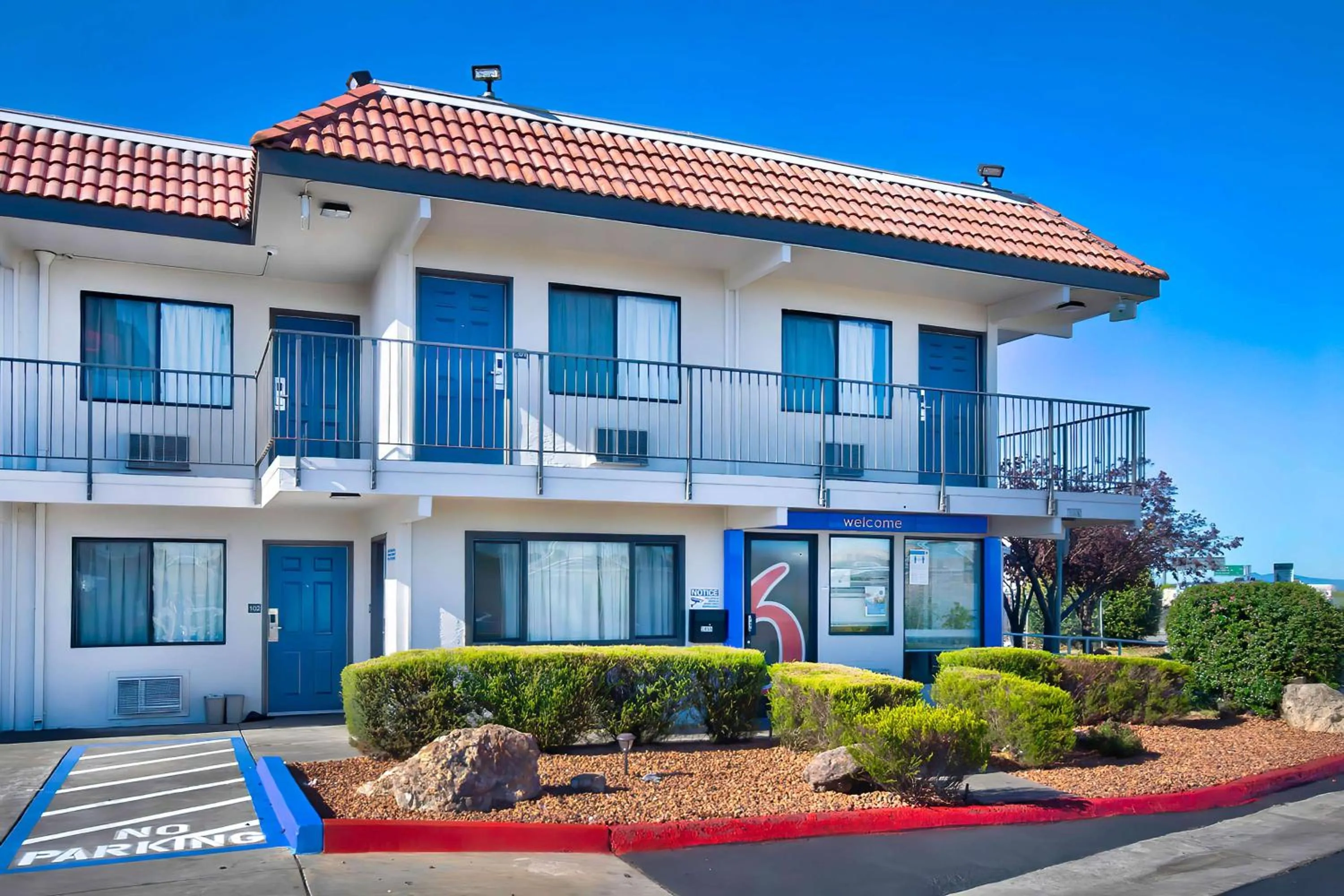 Property building in Motel 6-Vallejo, CA - Six Flags West