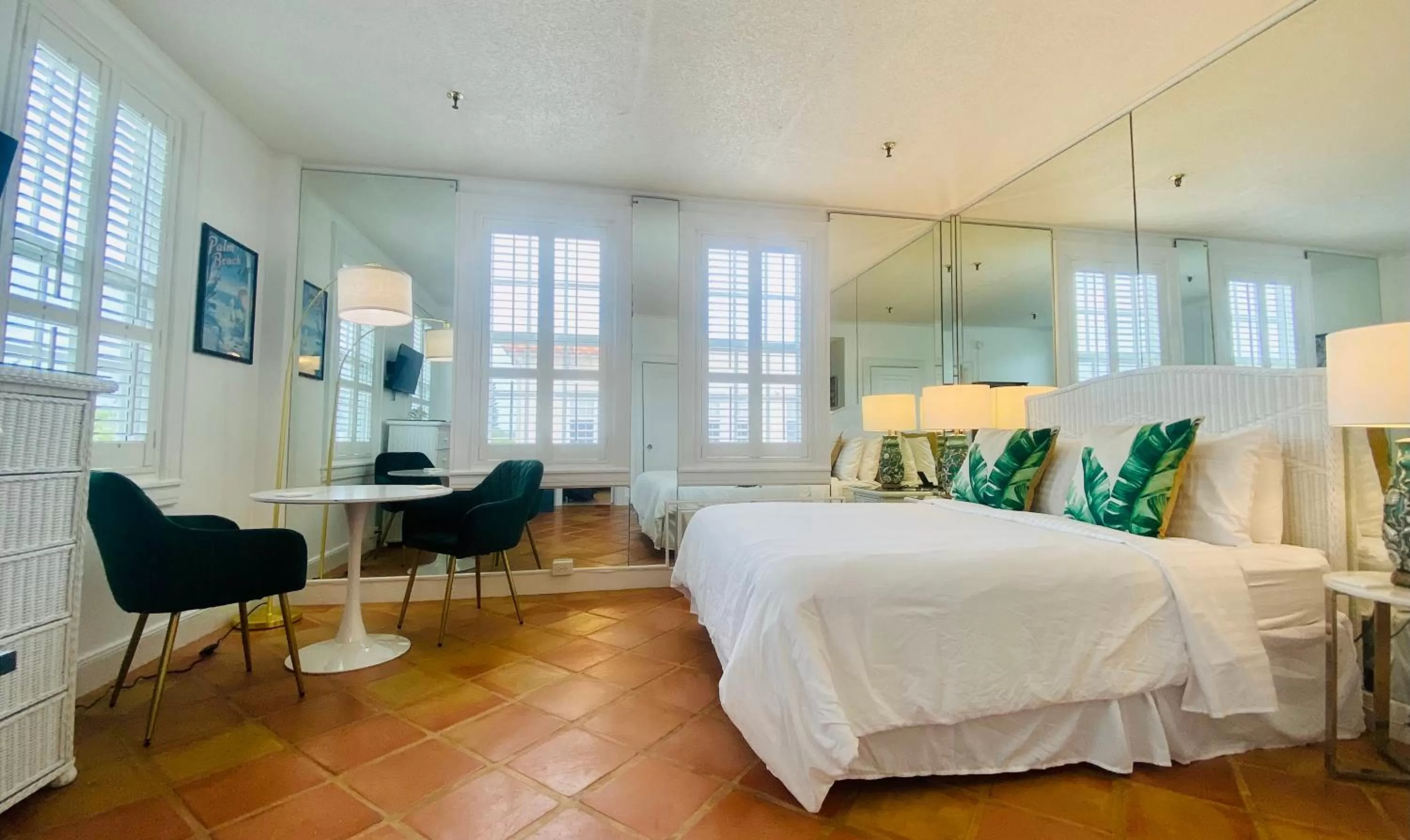 Photo of the whole room, Bed in Tropicals of Palm Beach