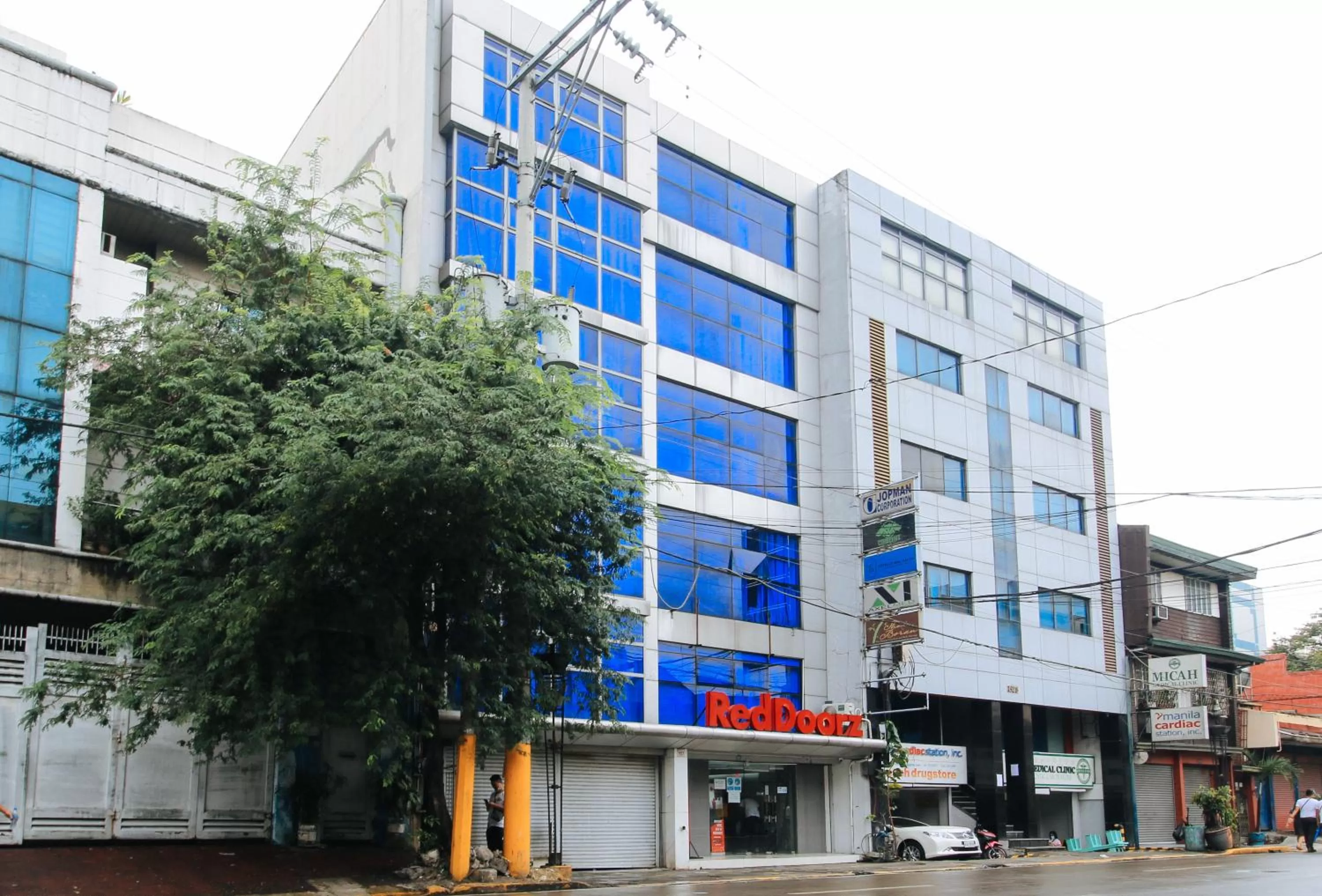 Property building in RedDoorz Plus @ San Marcelino Malate