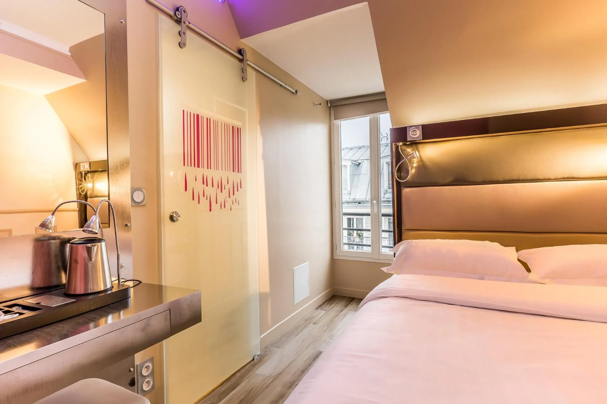 Coffee/tea facilities, Bed in District Republique