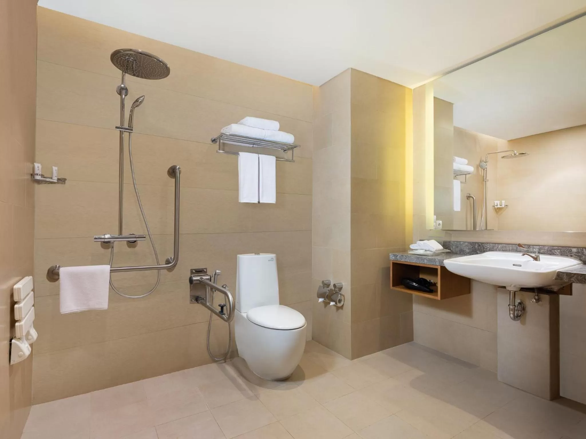 Bathroom in Holiday Inn & Suites Jakarta Gajah Mada by IHG